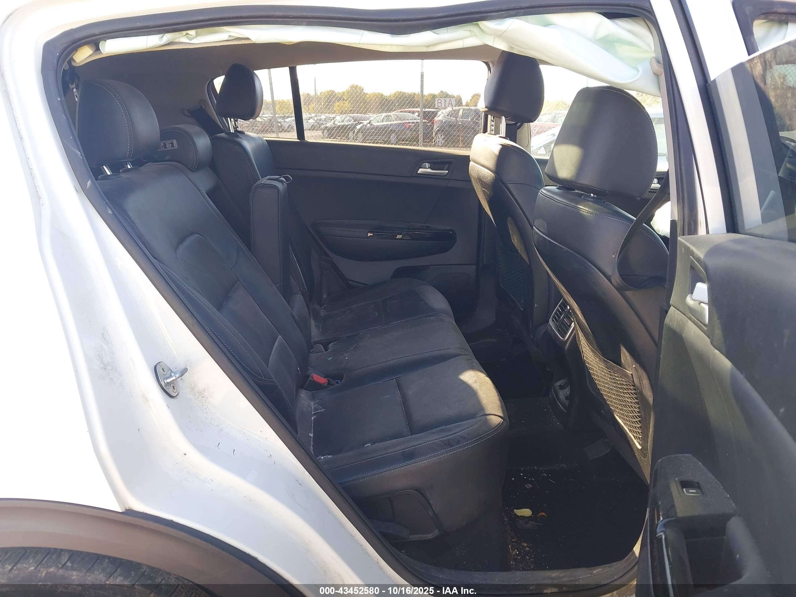 KIA SPORTAGE image 8