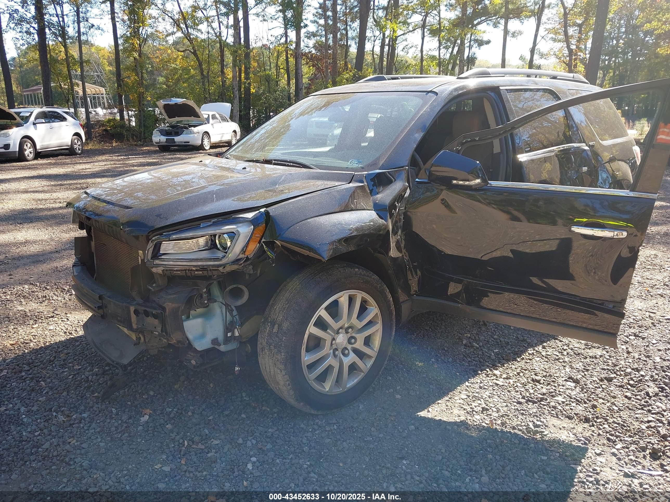 GMC ACADIA image 2