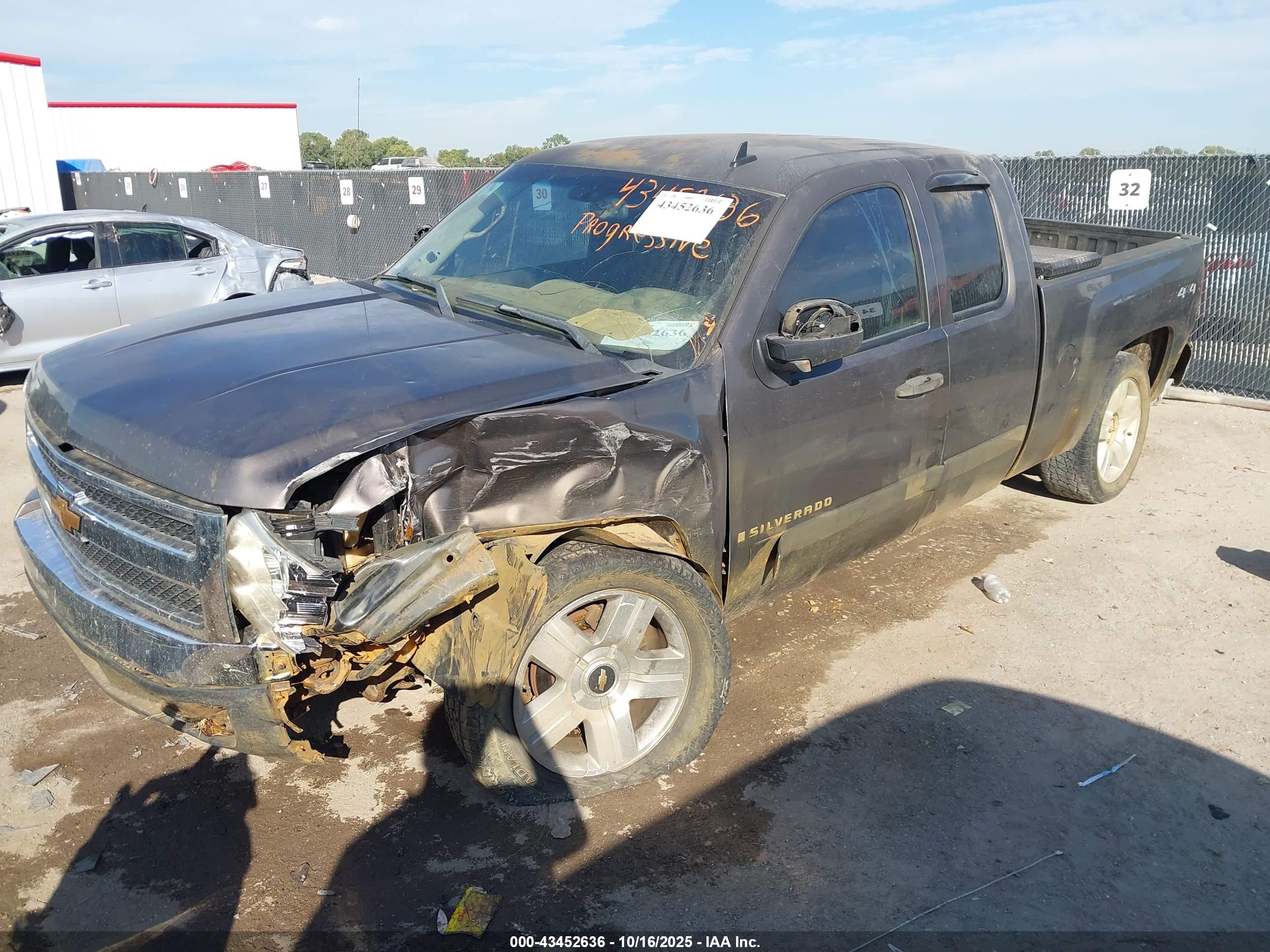 CHEVROLET SILVERADO image 2