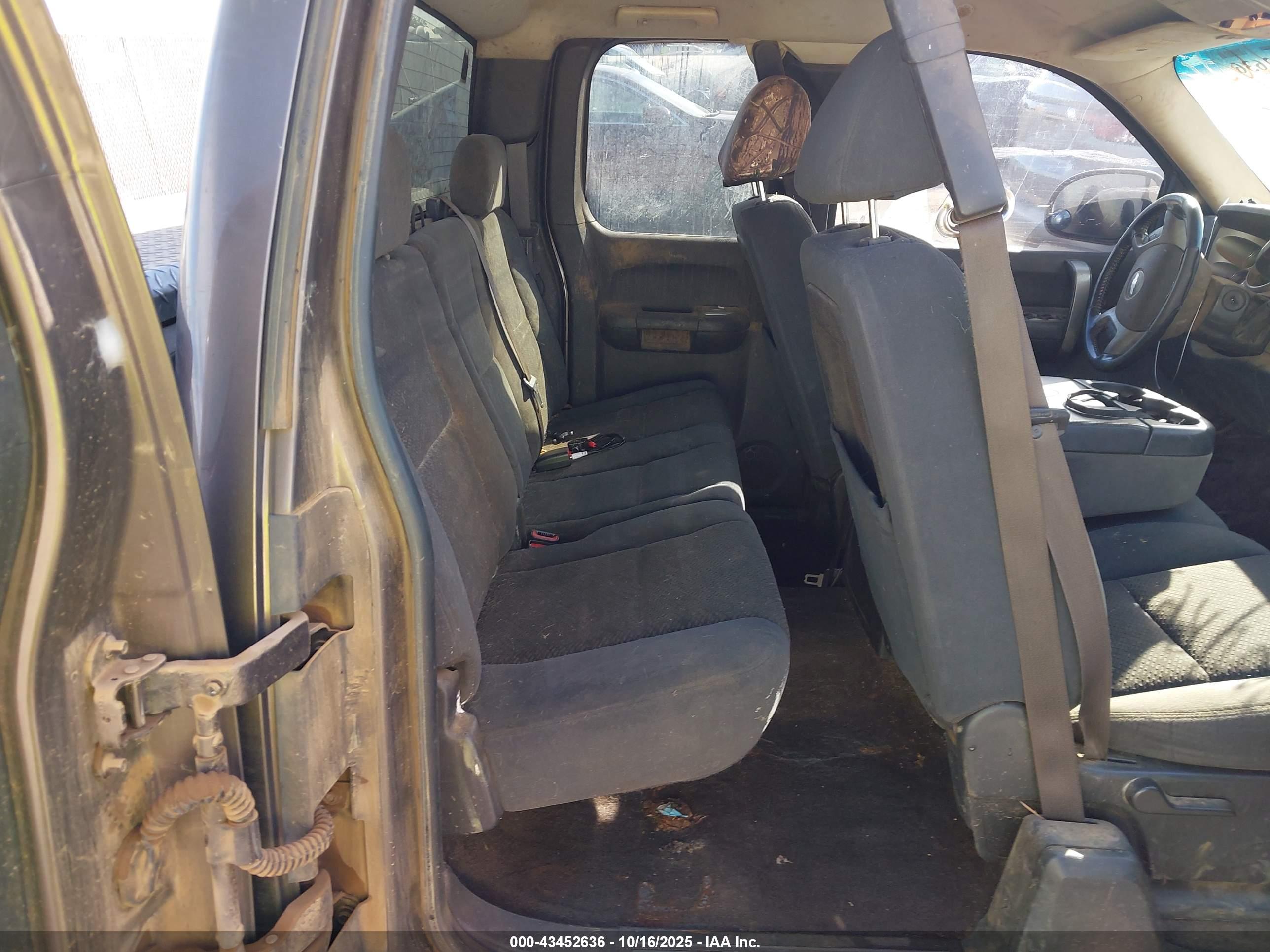 CHEVROLET SILVERADO image 8