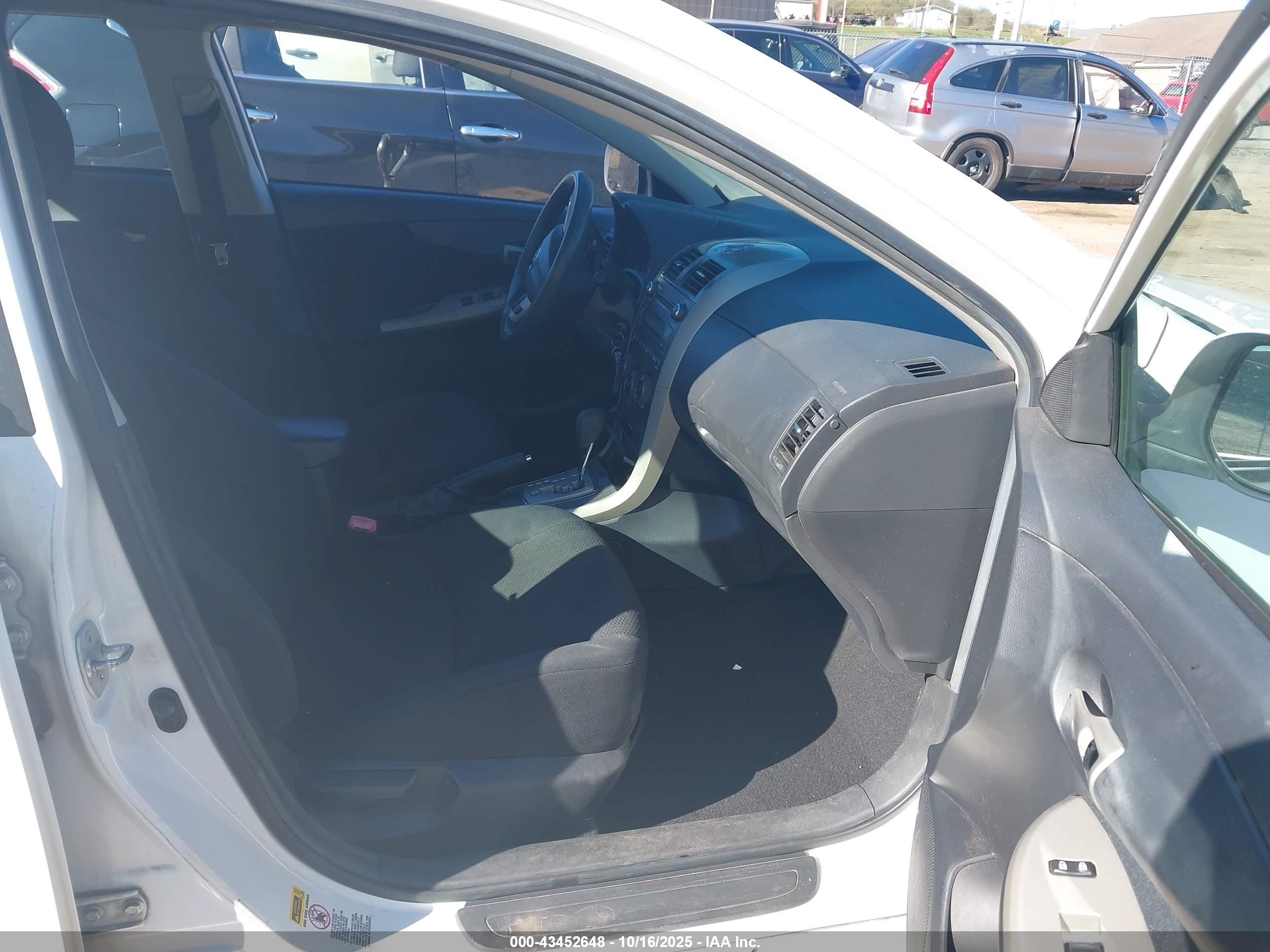 TOYOTA COROLLA image 5