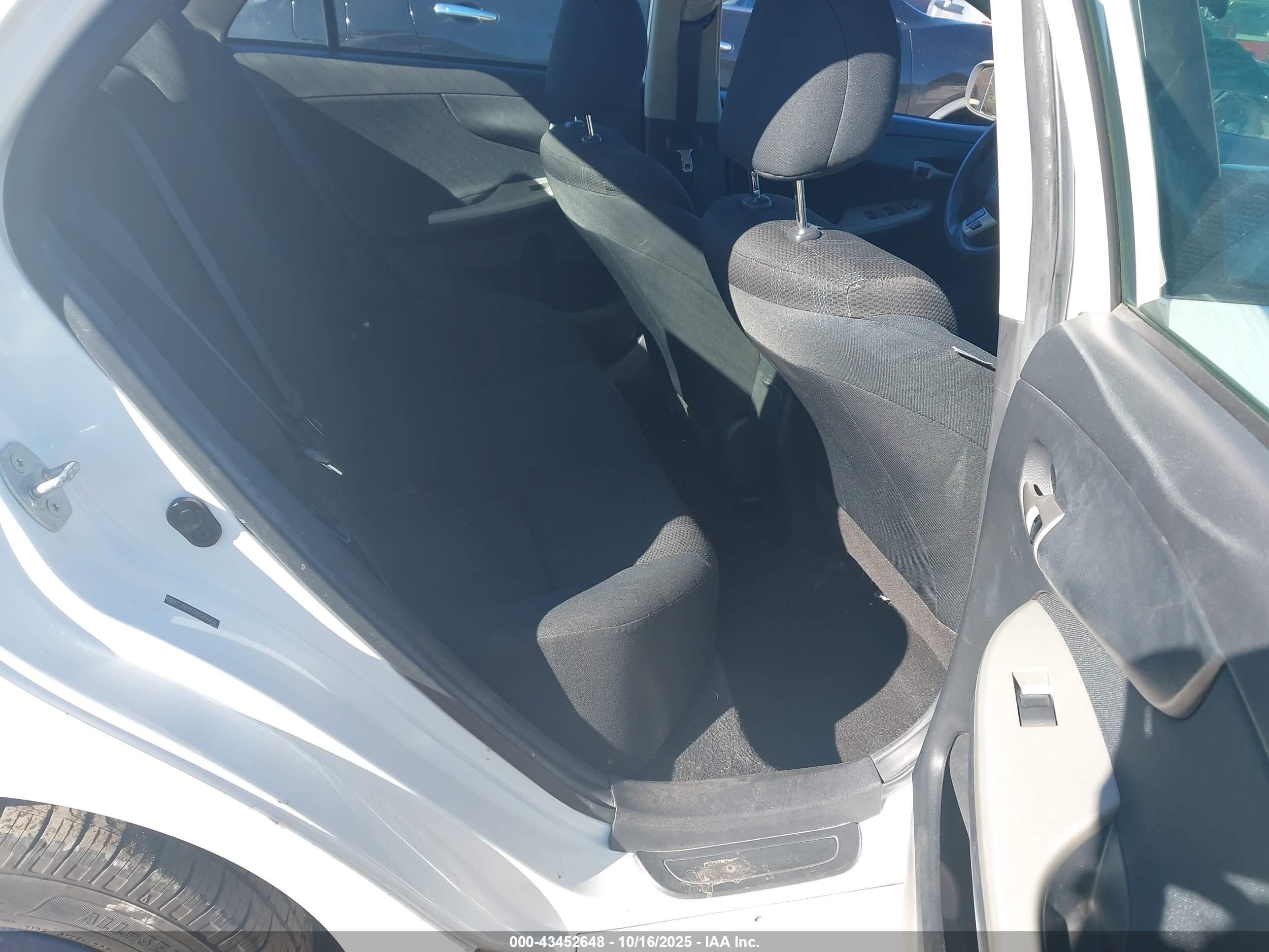 TOYOTA COROLLA image 8