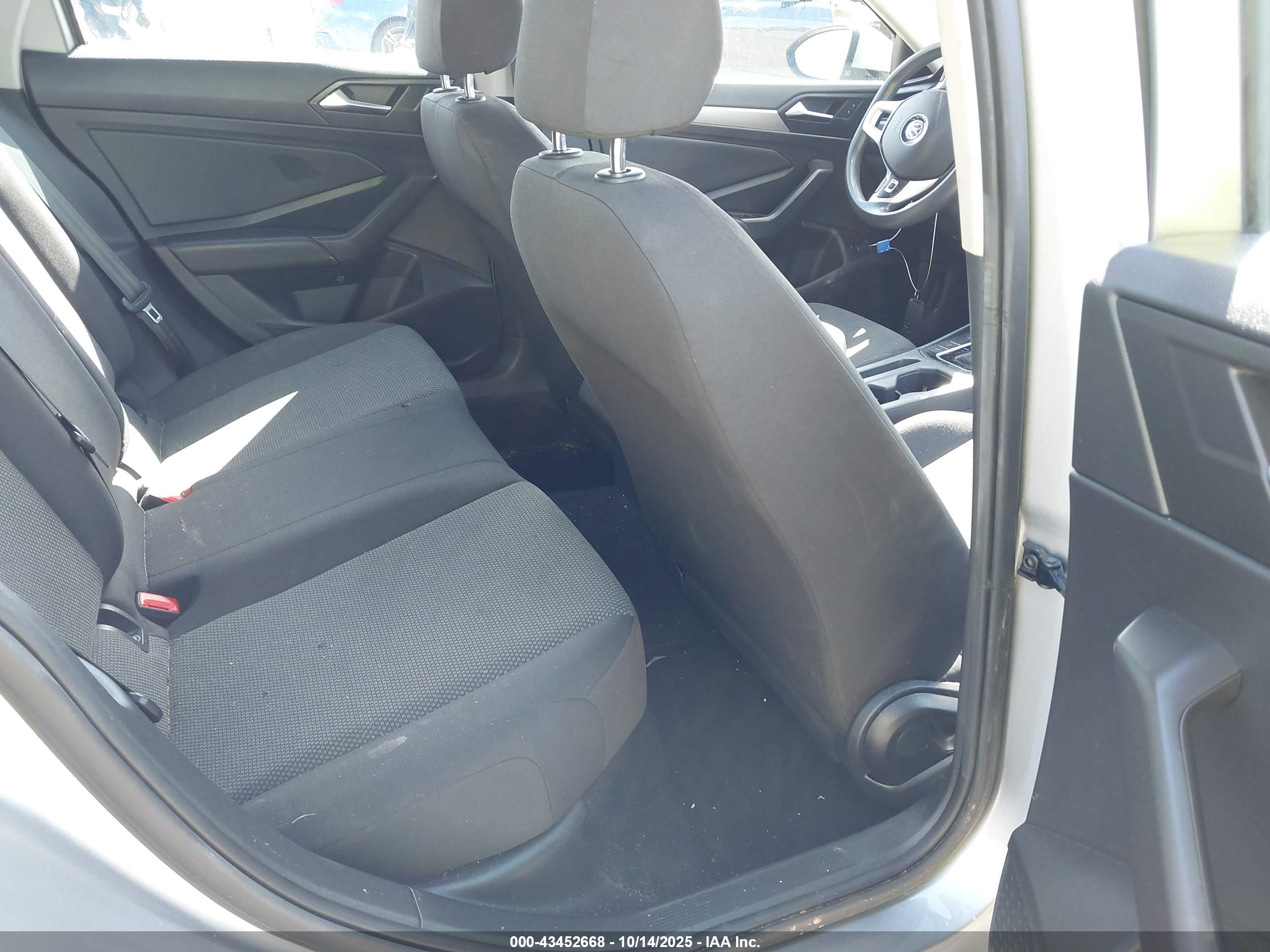 VOLKSWAGEN JETTA image 8