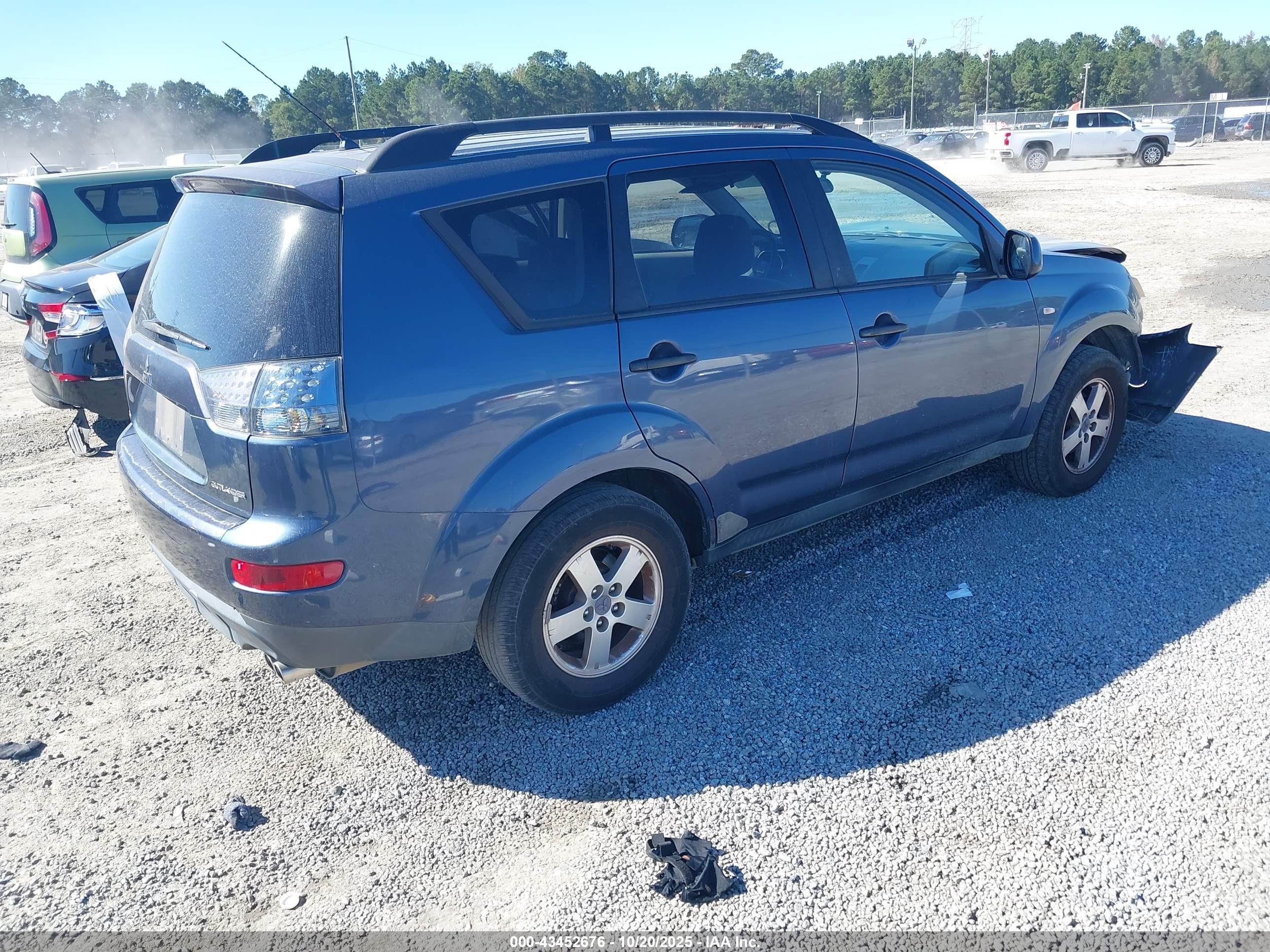 MITSUBISHI OUTLANDER image 4