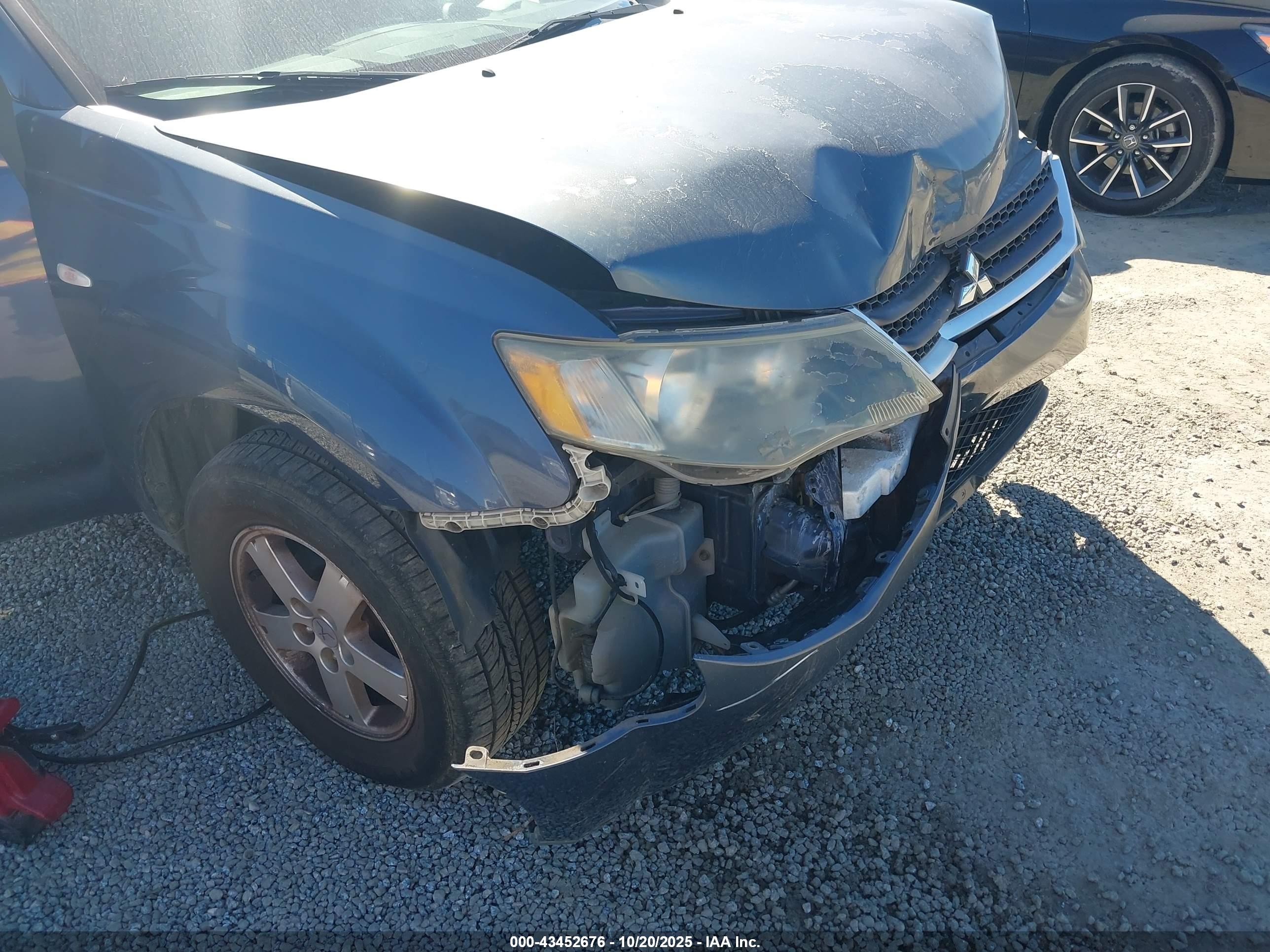 MITSUBISHI OUTLANDER image 6