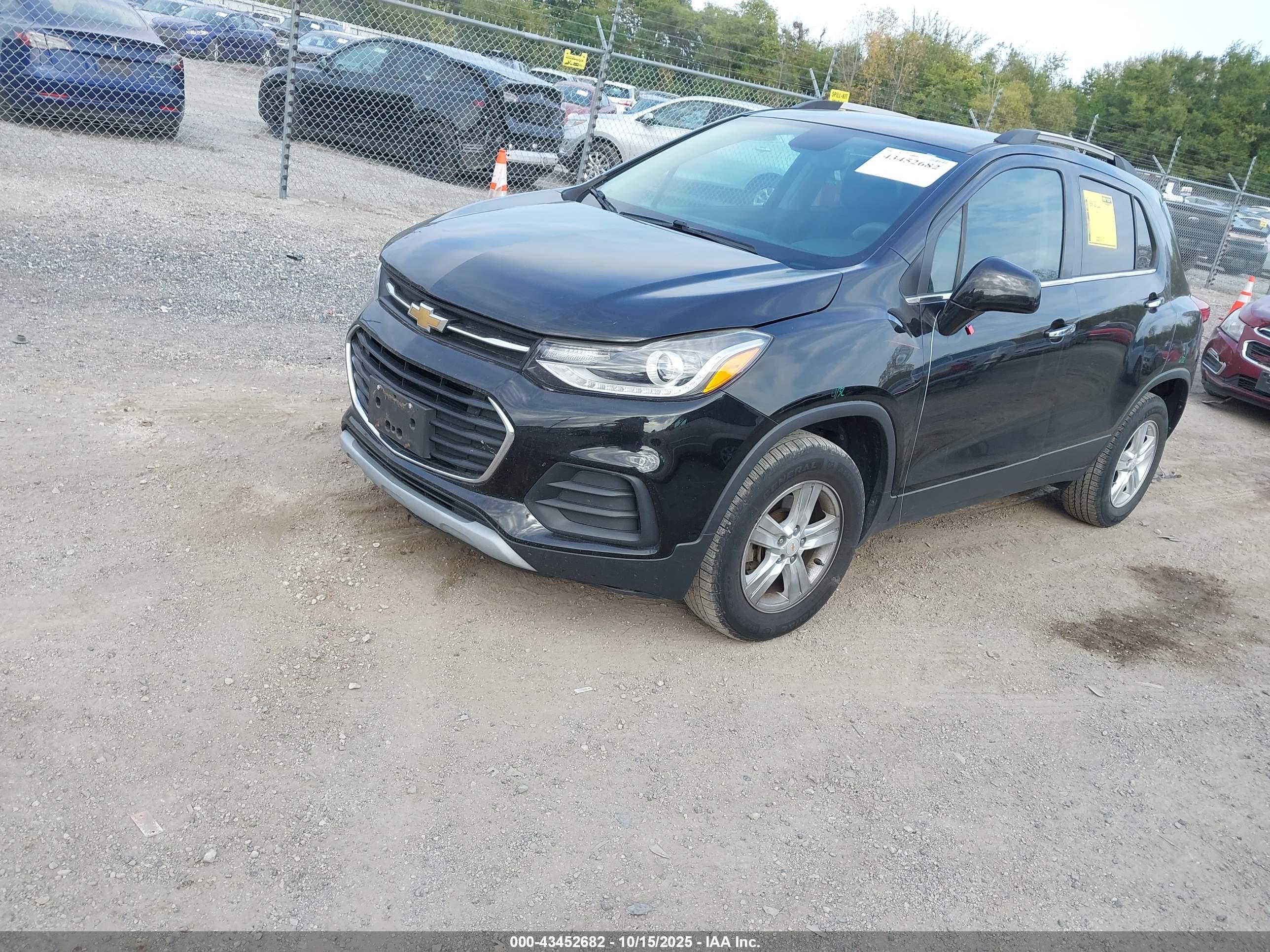 CHEVROLET TRAX image 2