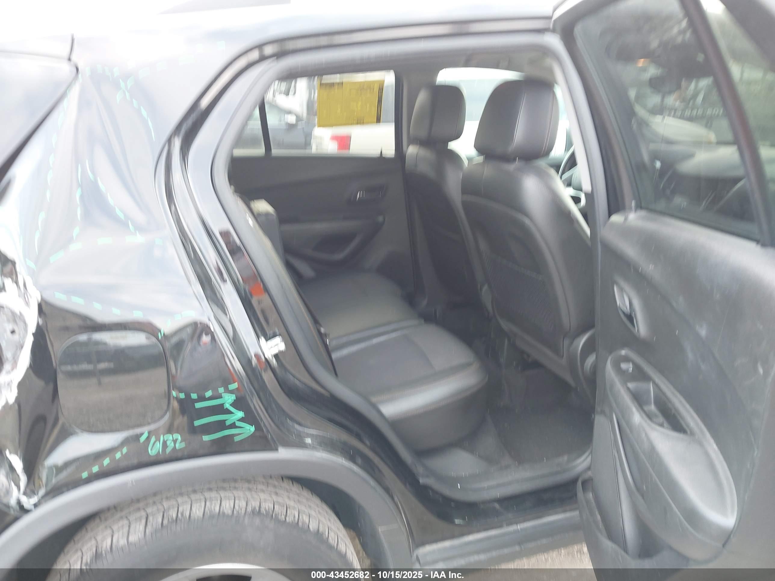 CHEVROLET TRAX image 8