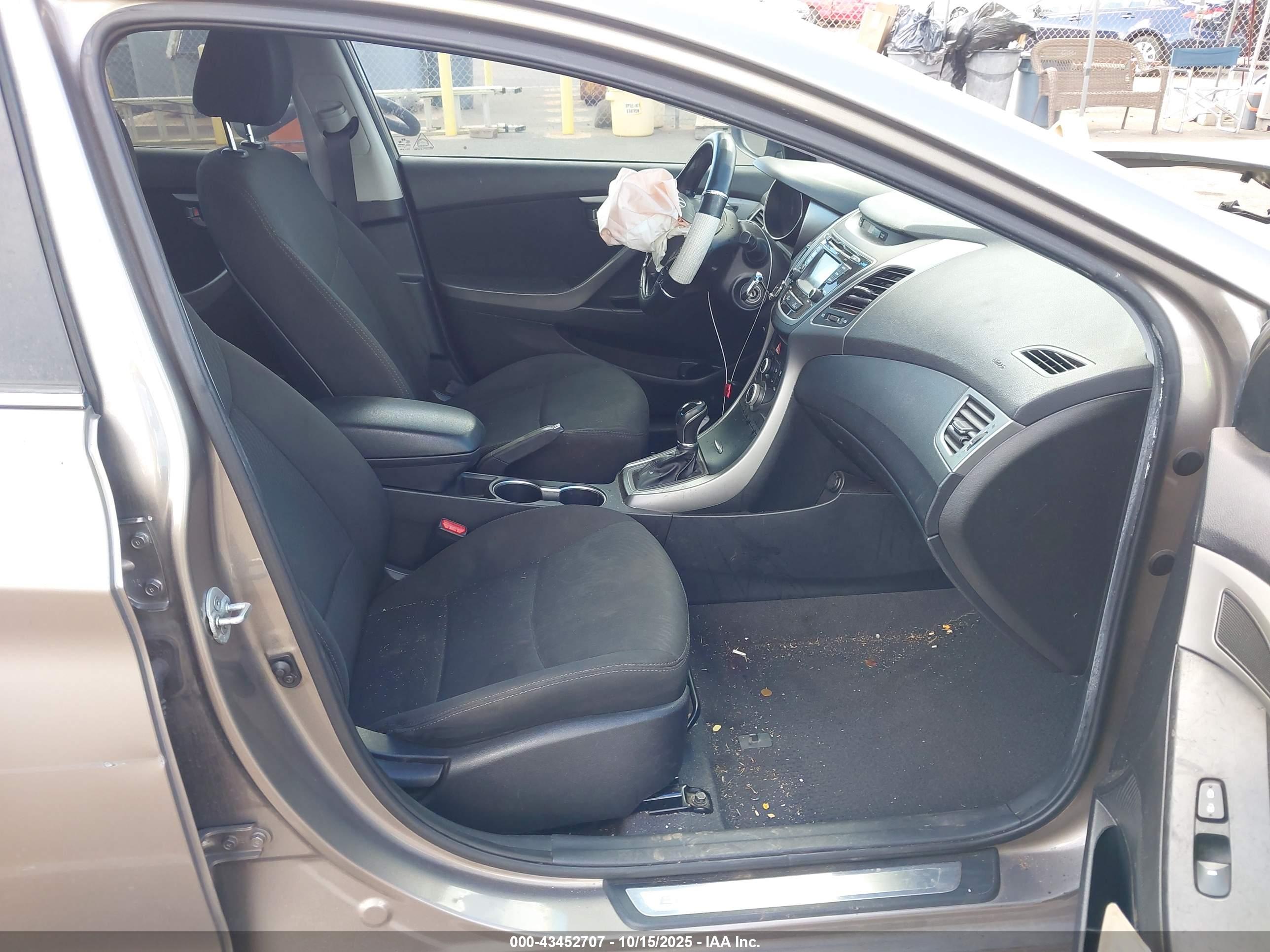 HYUNDAI ELANTRA image 5