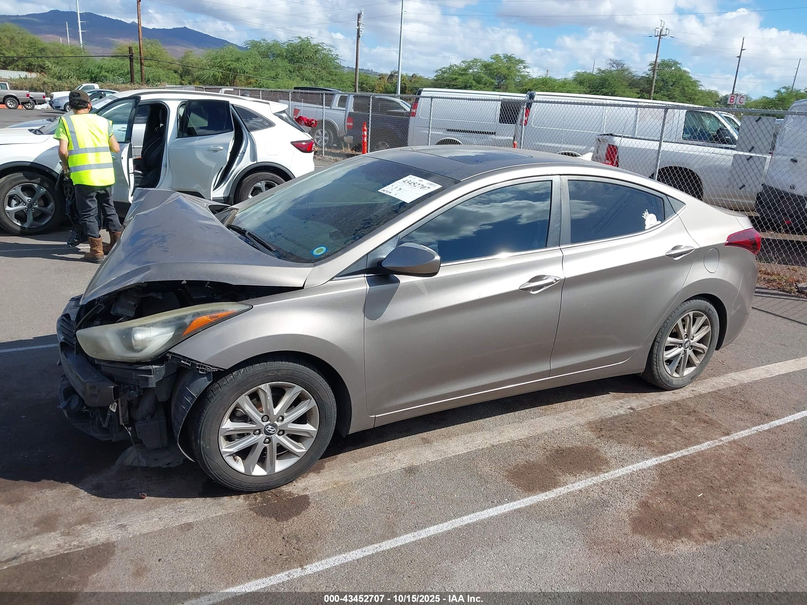 HYUNDAI ELANTRA image 6