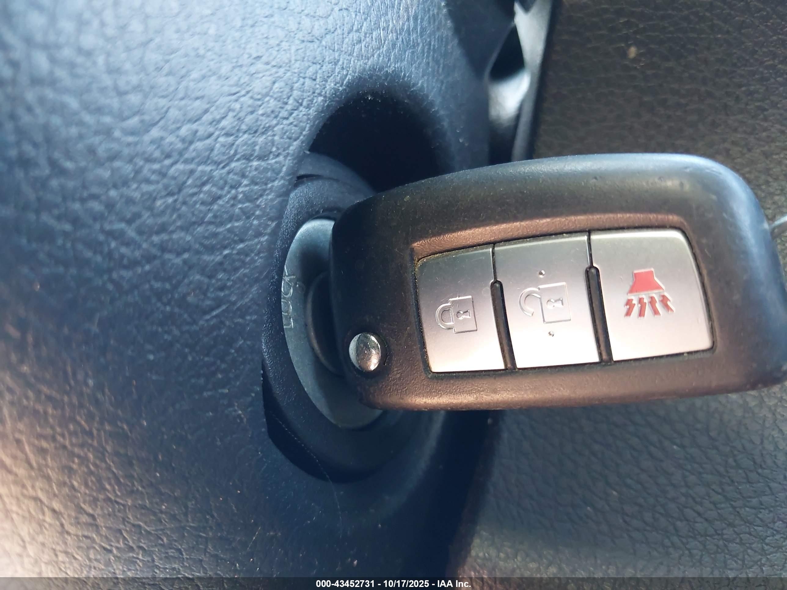 NISSAN ROGUE image 11