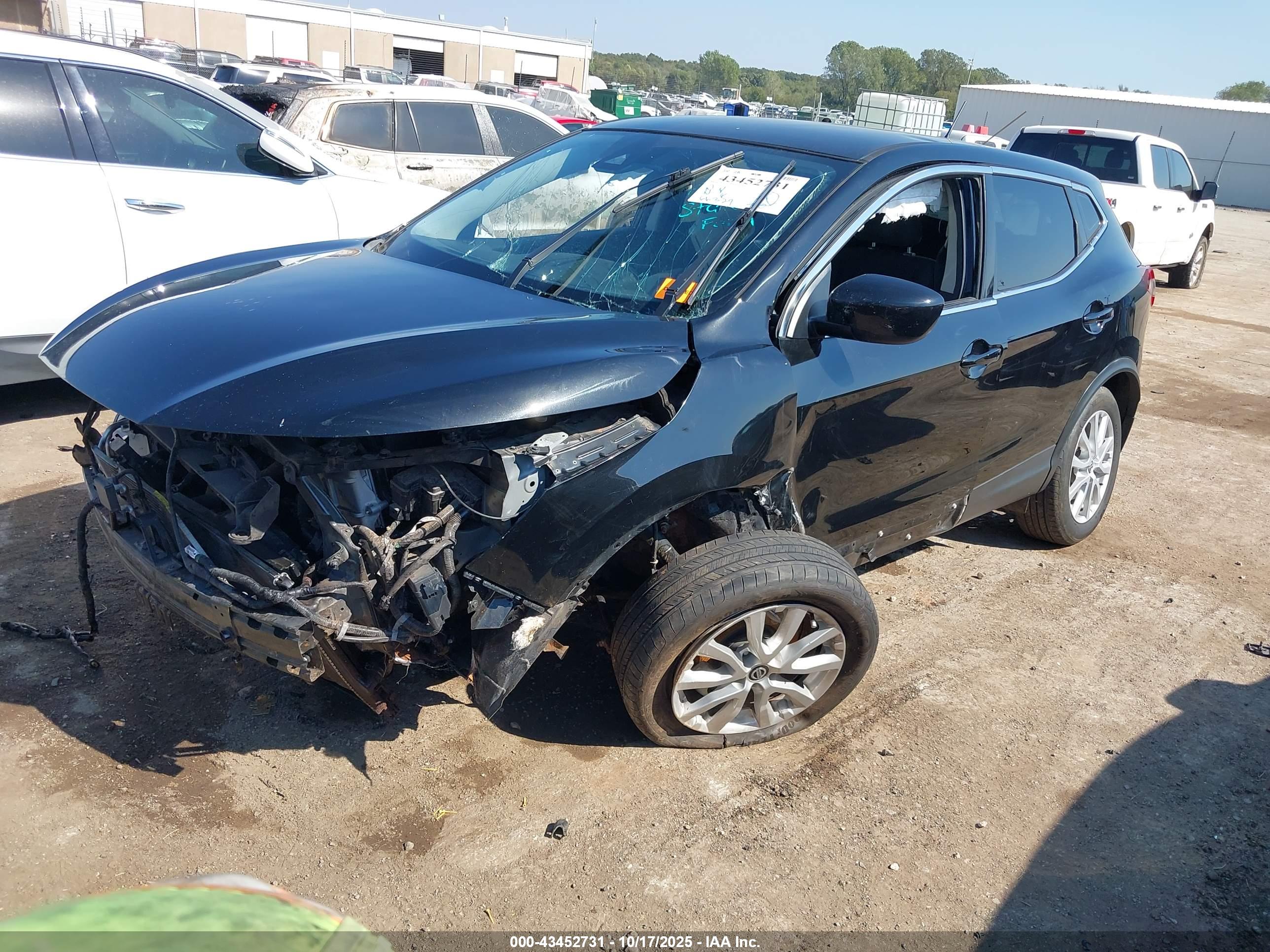 NISSAN ROGUE image 2