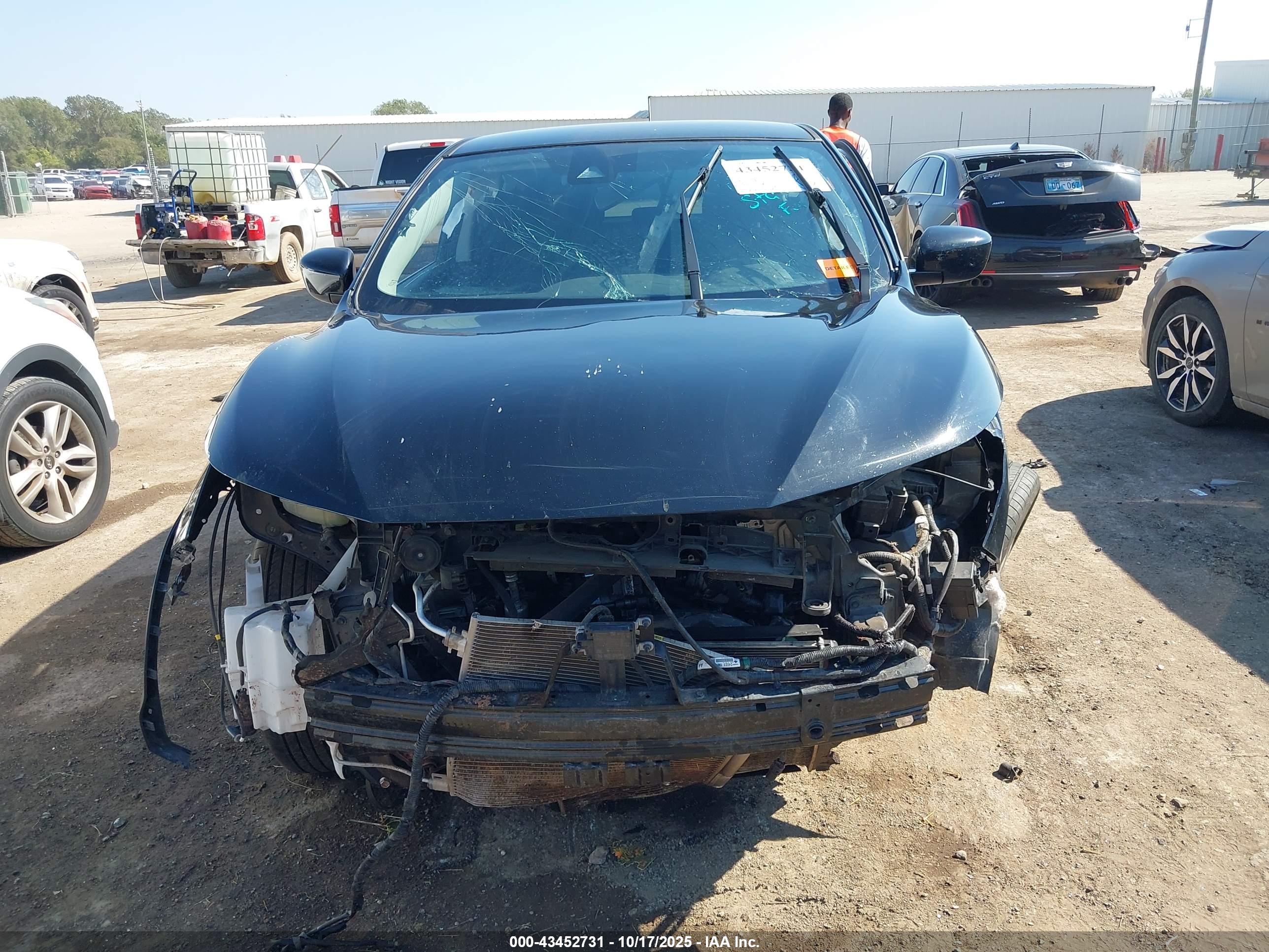 NISSAN ROGUE image 6