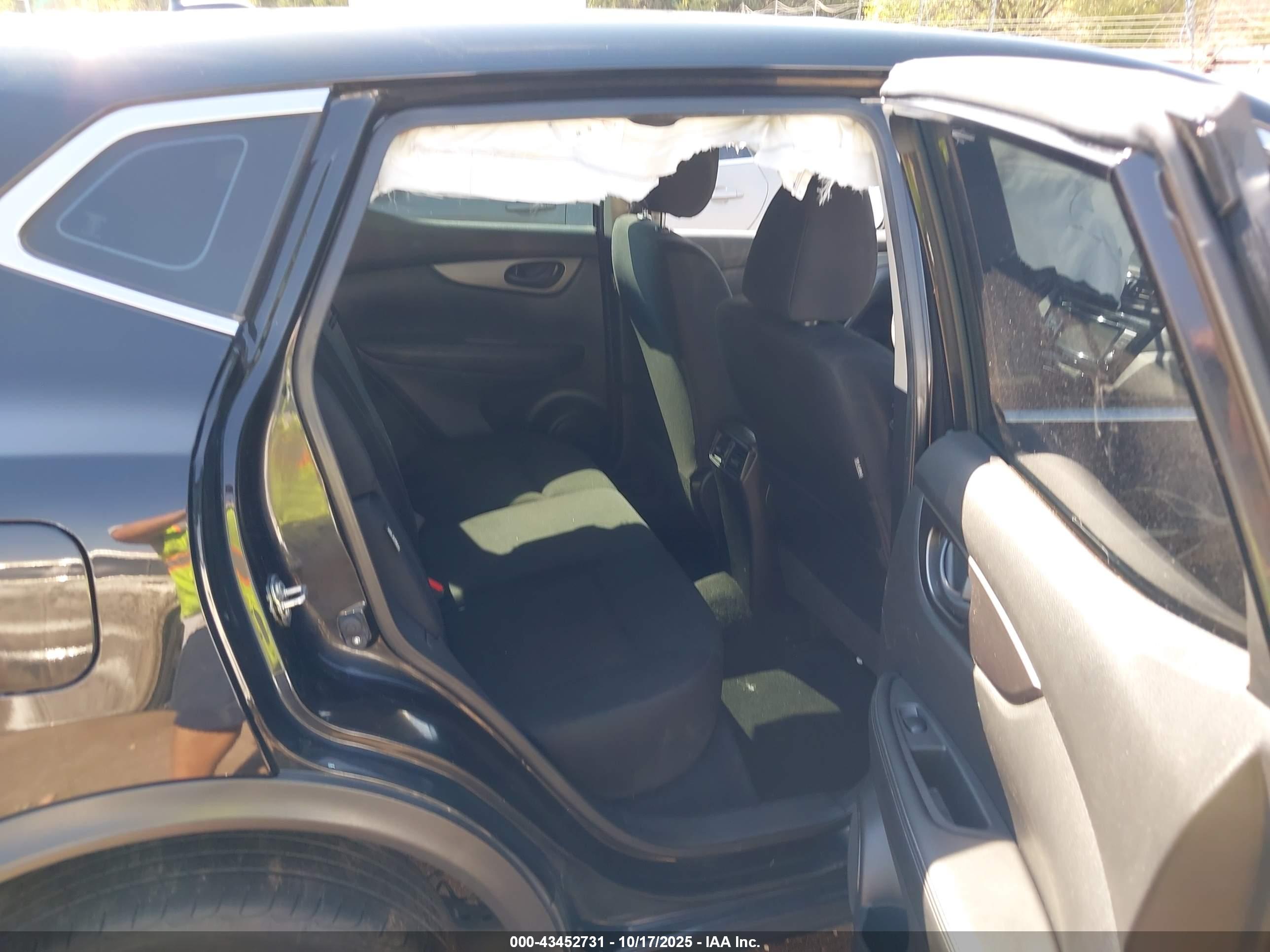 NISSAN ROGUE image 8