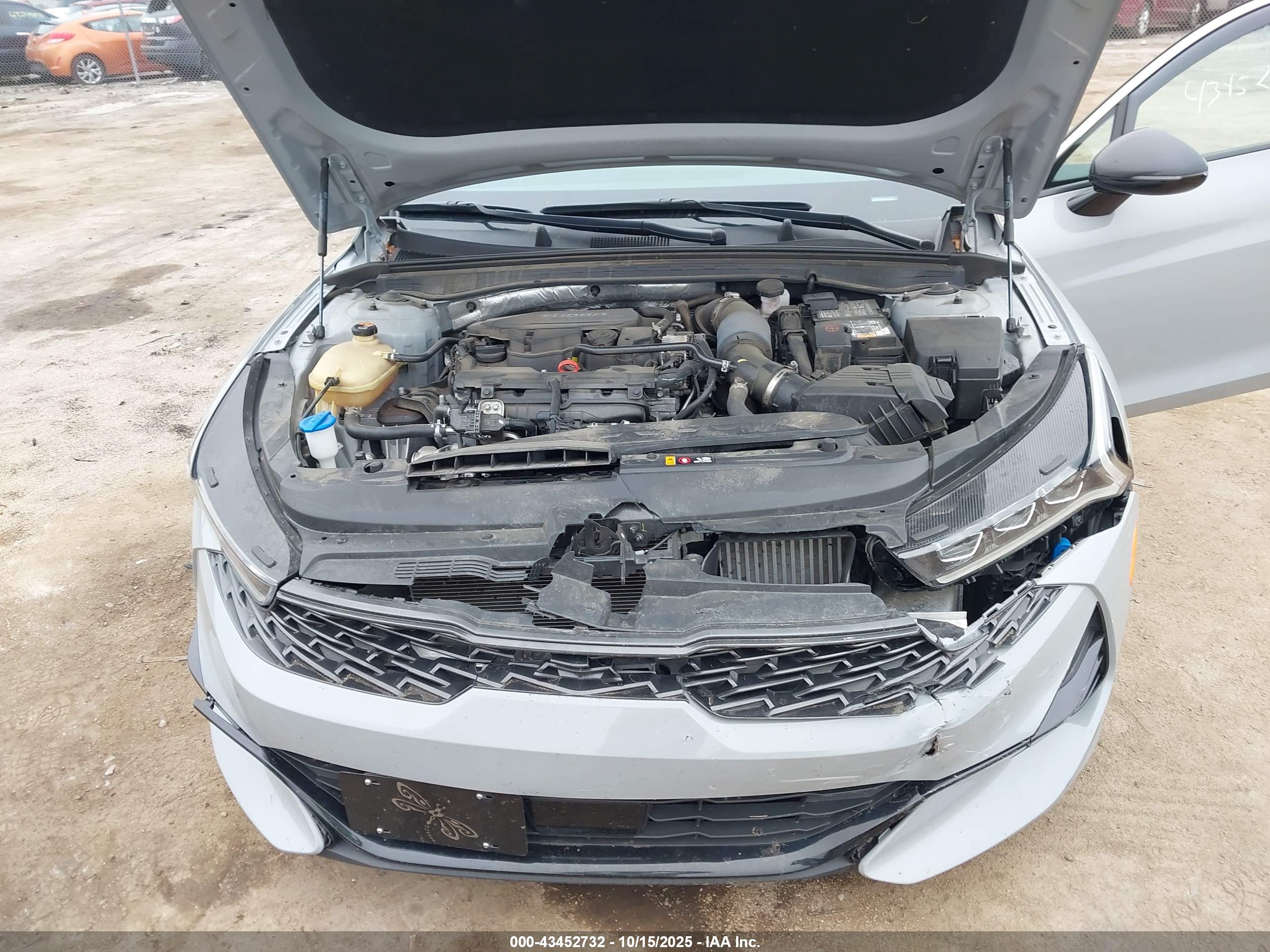 KIA K5 image 10