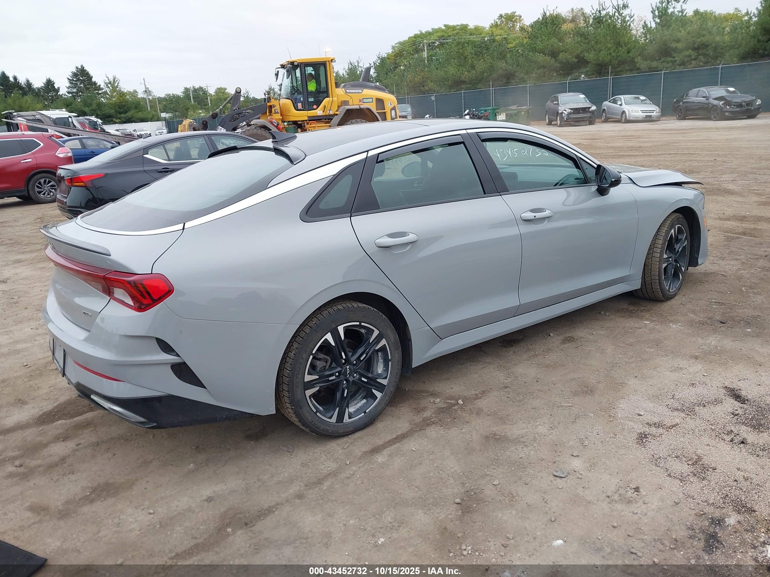KIA K5 image 4