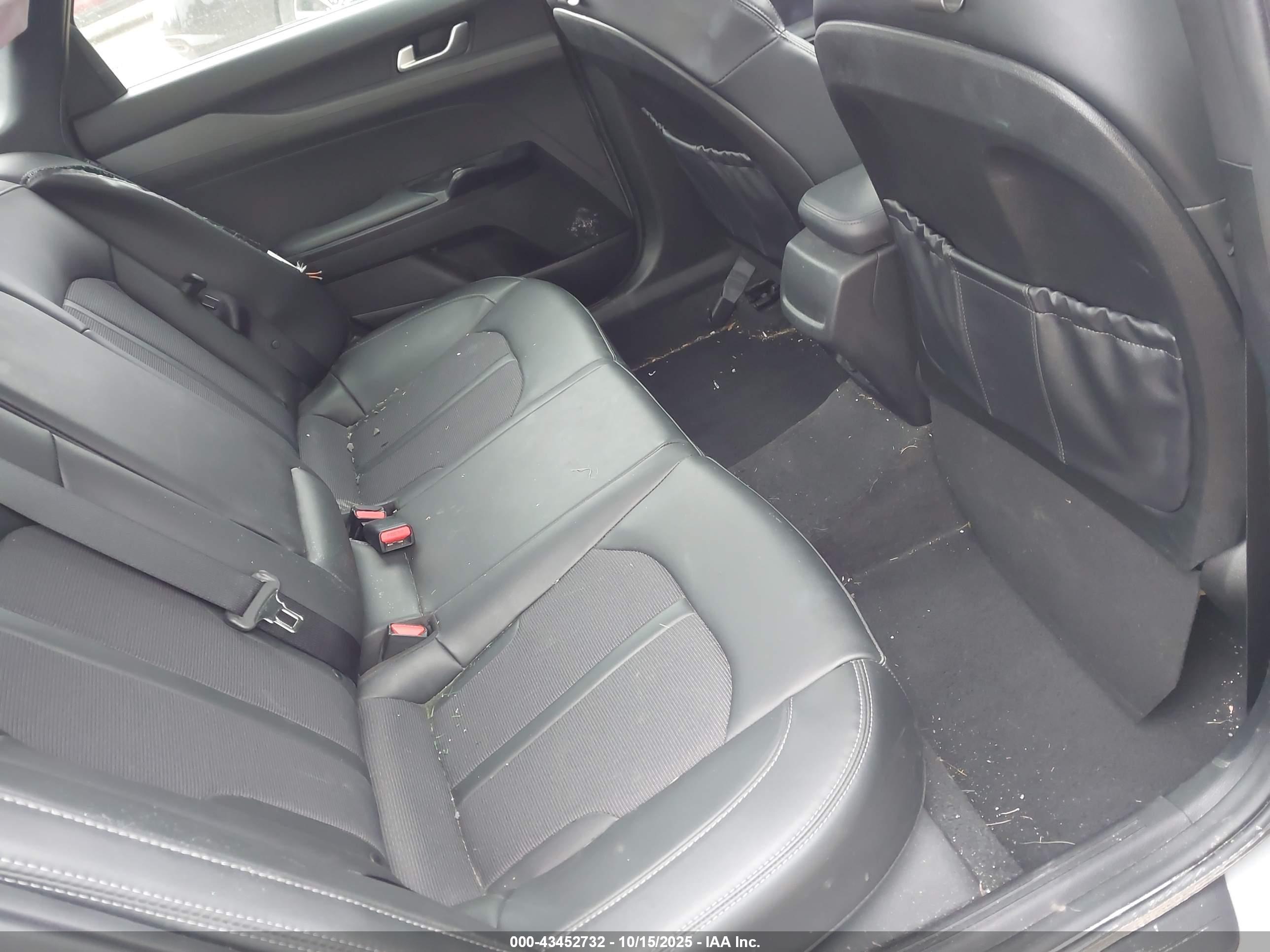 KIA K5 image 8