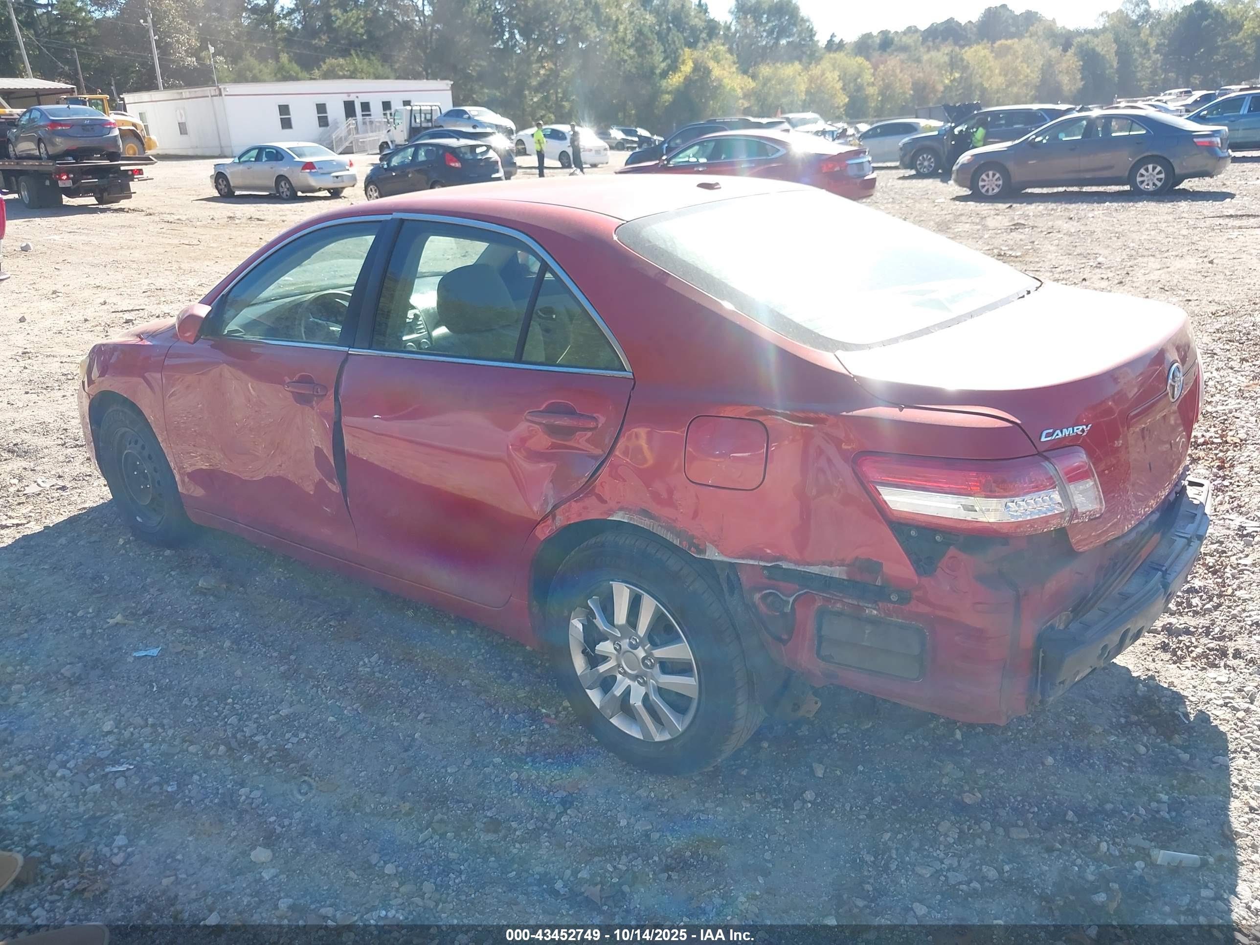 TOYOTA CAMRY image 3