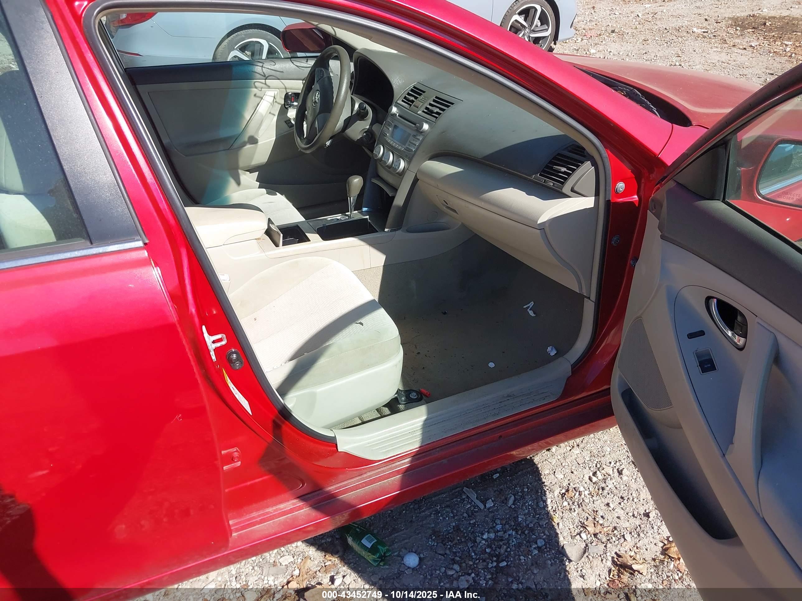 TOYOTA CAMRY image 5