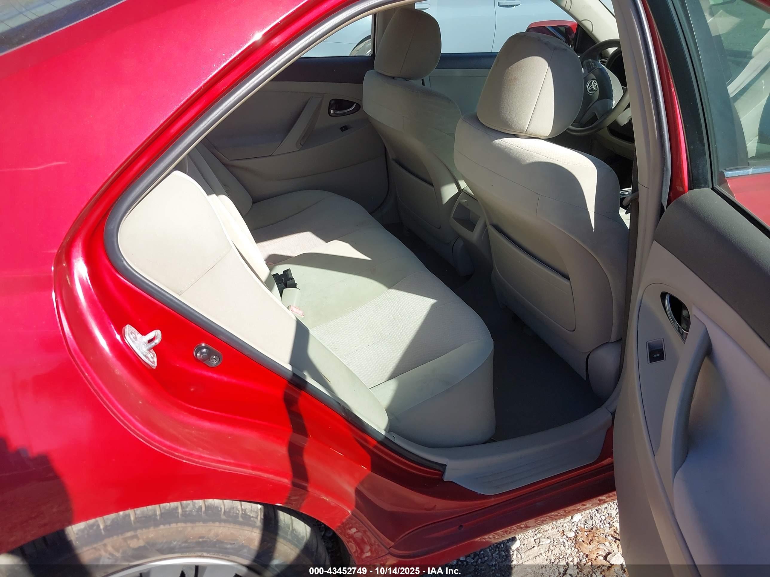 TOYOTA CAMRY image 8