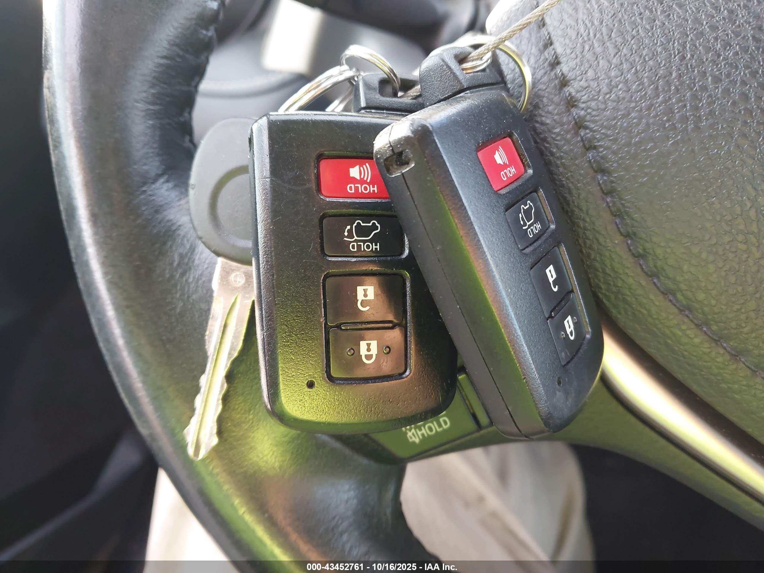 TOYOTA RAV4 image 11