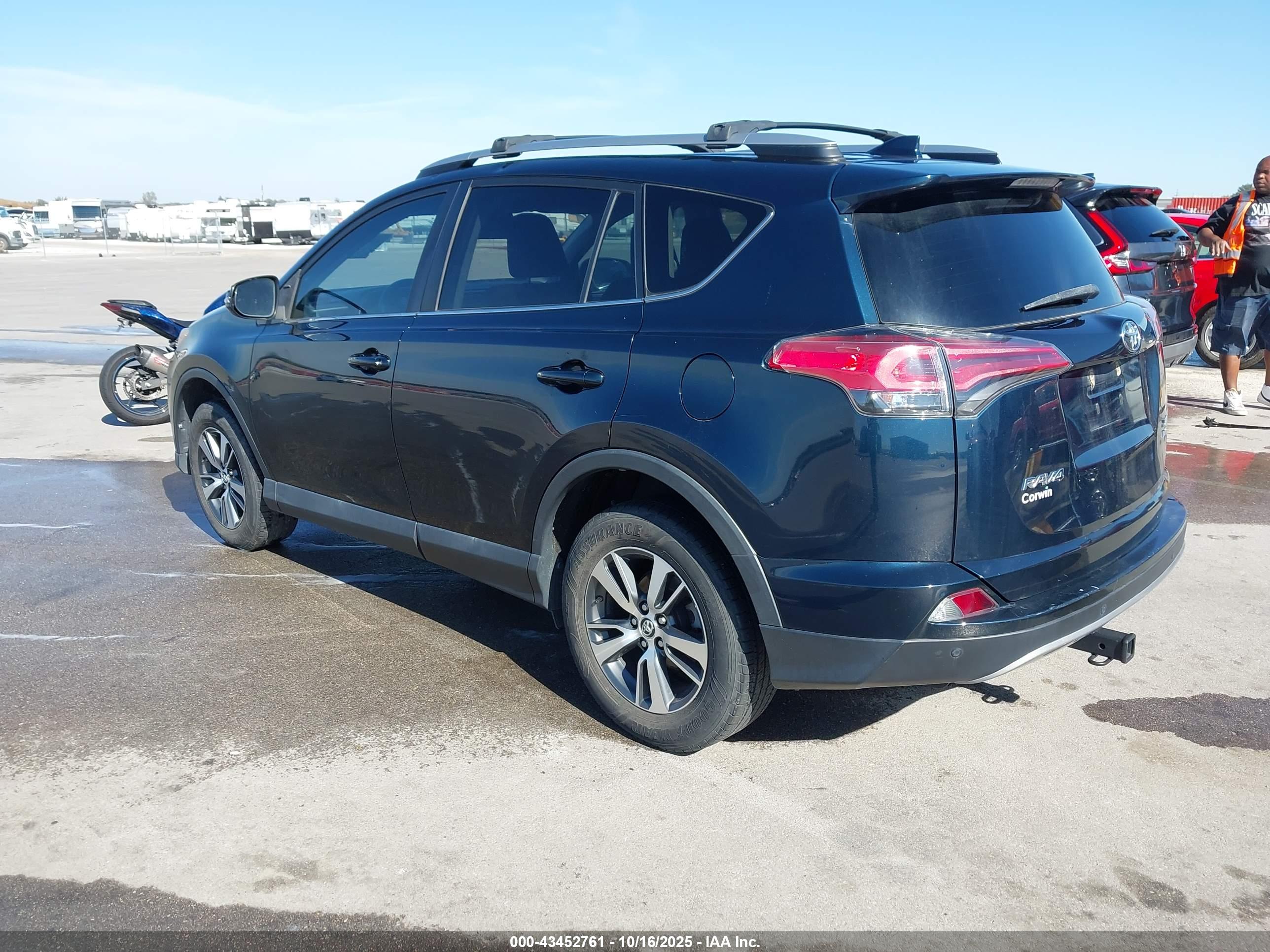 TOYOTA RAV4 image 3