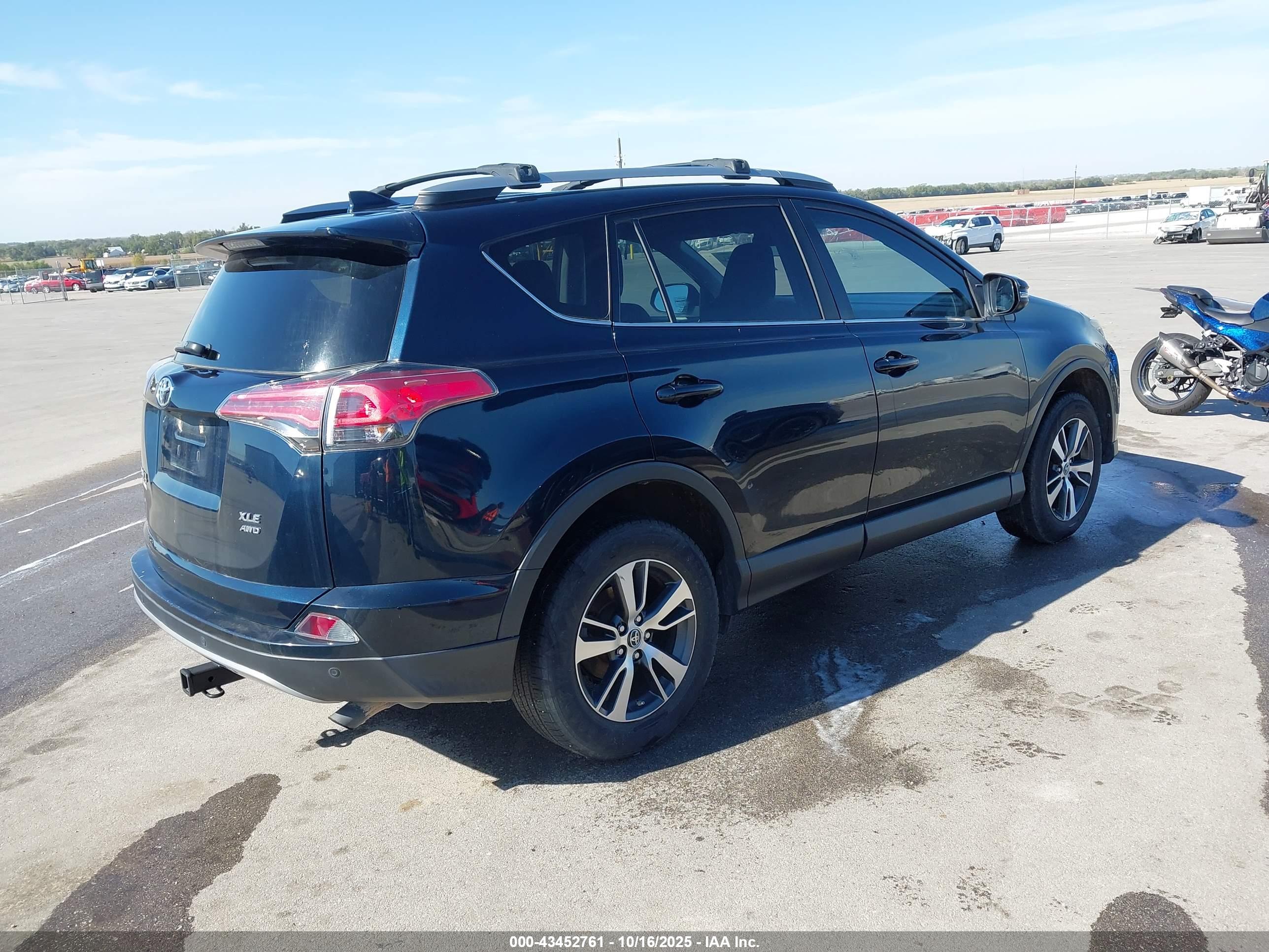 TOYOTA RAV4 image 4