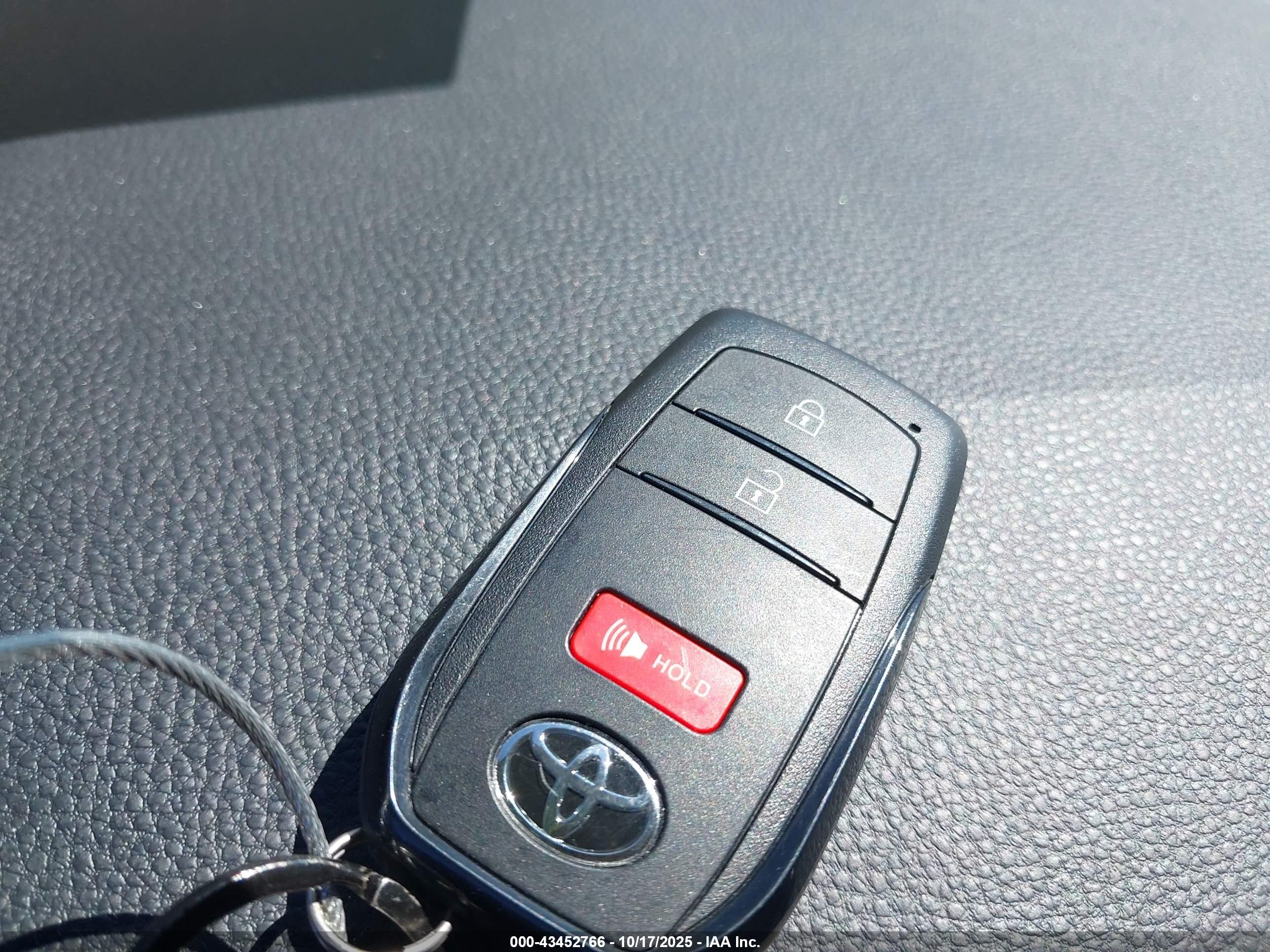 TOYOTA 4RUNNER image 11