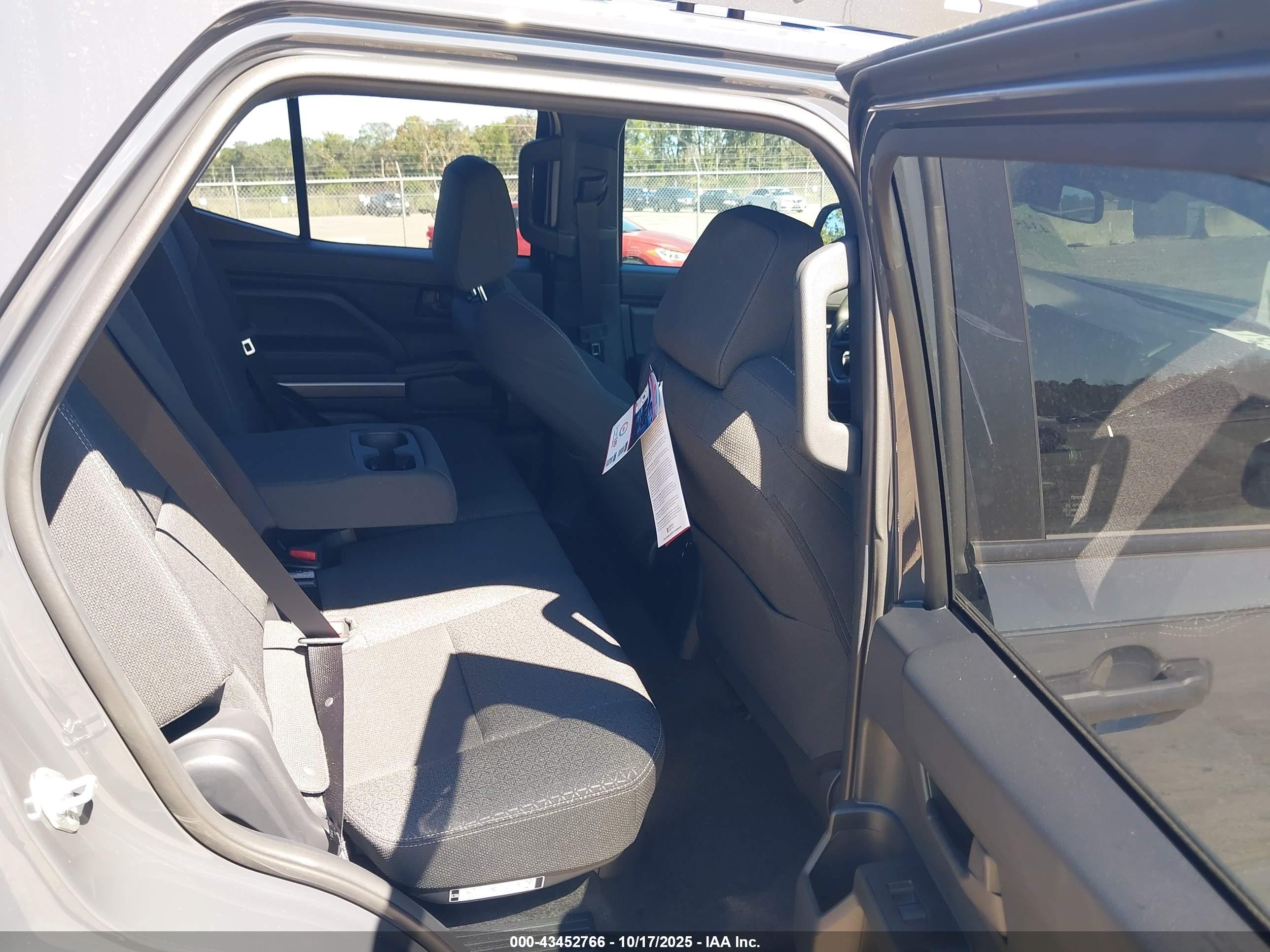 TOYOTA 4RUNNER image 8