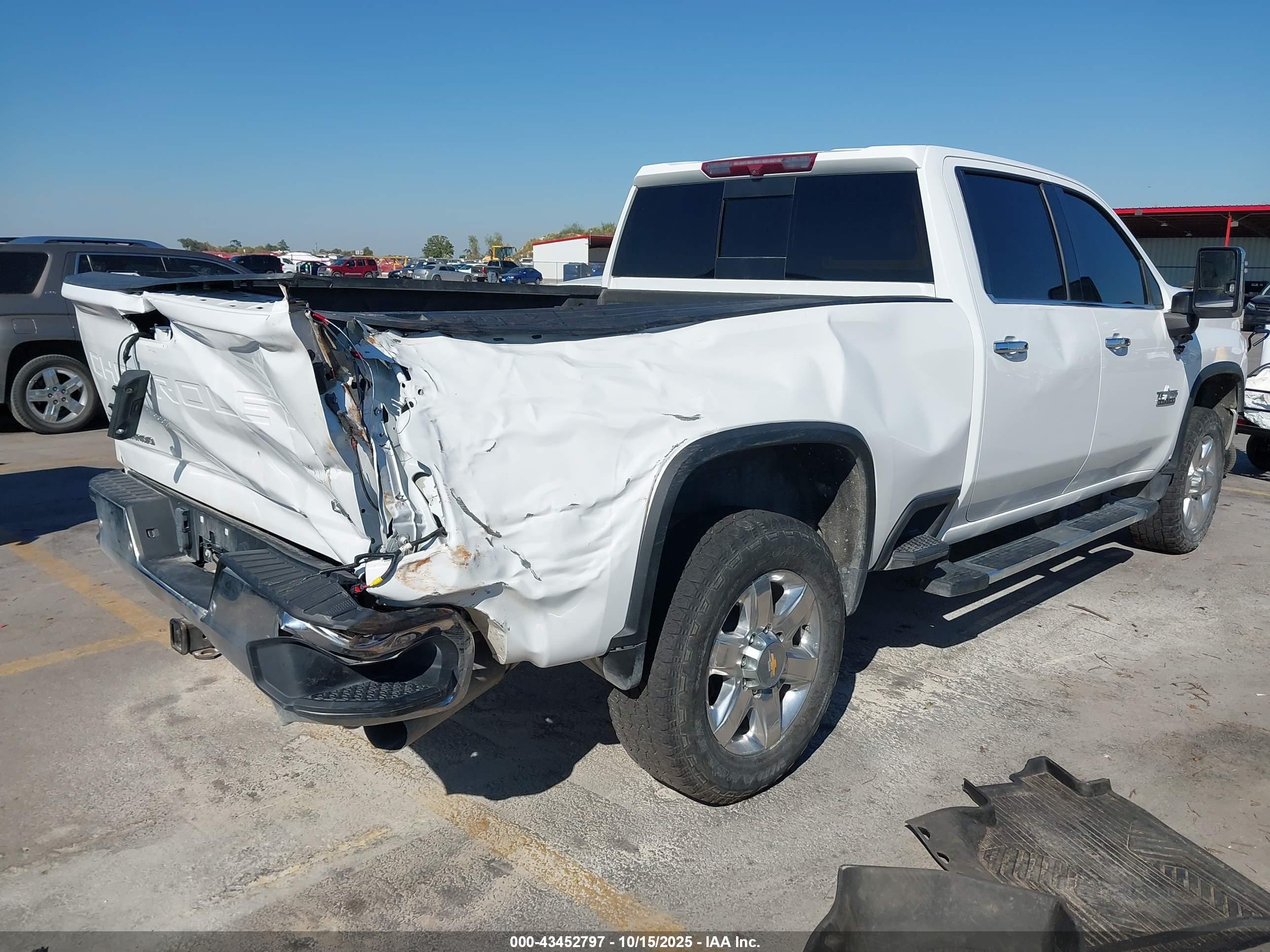 CHEVROLET SILVERADO image 4