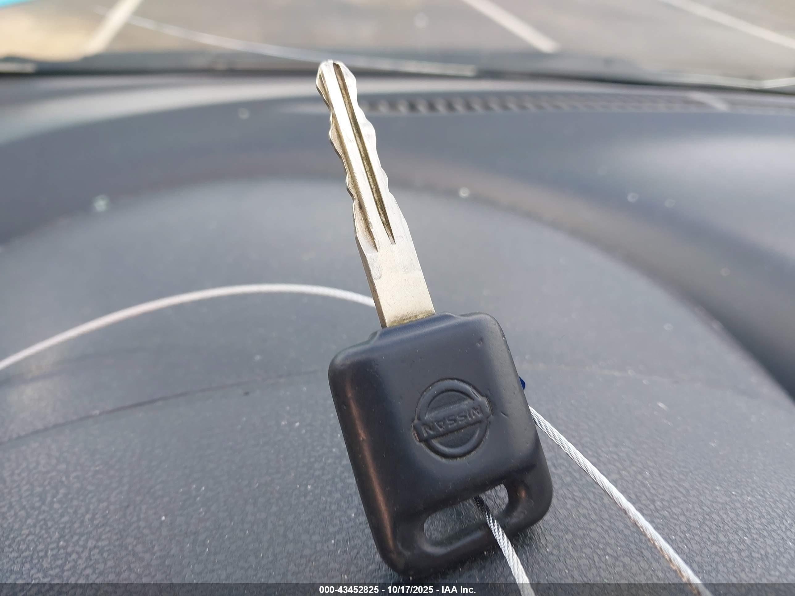 NISSAN VERSA image 11