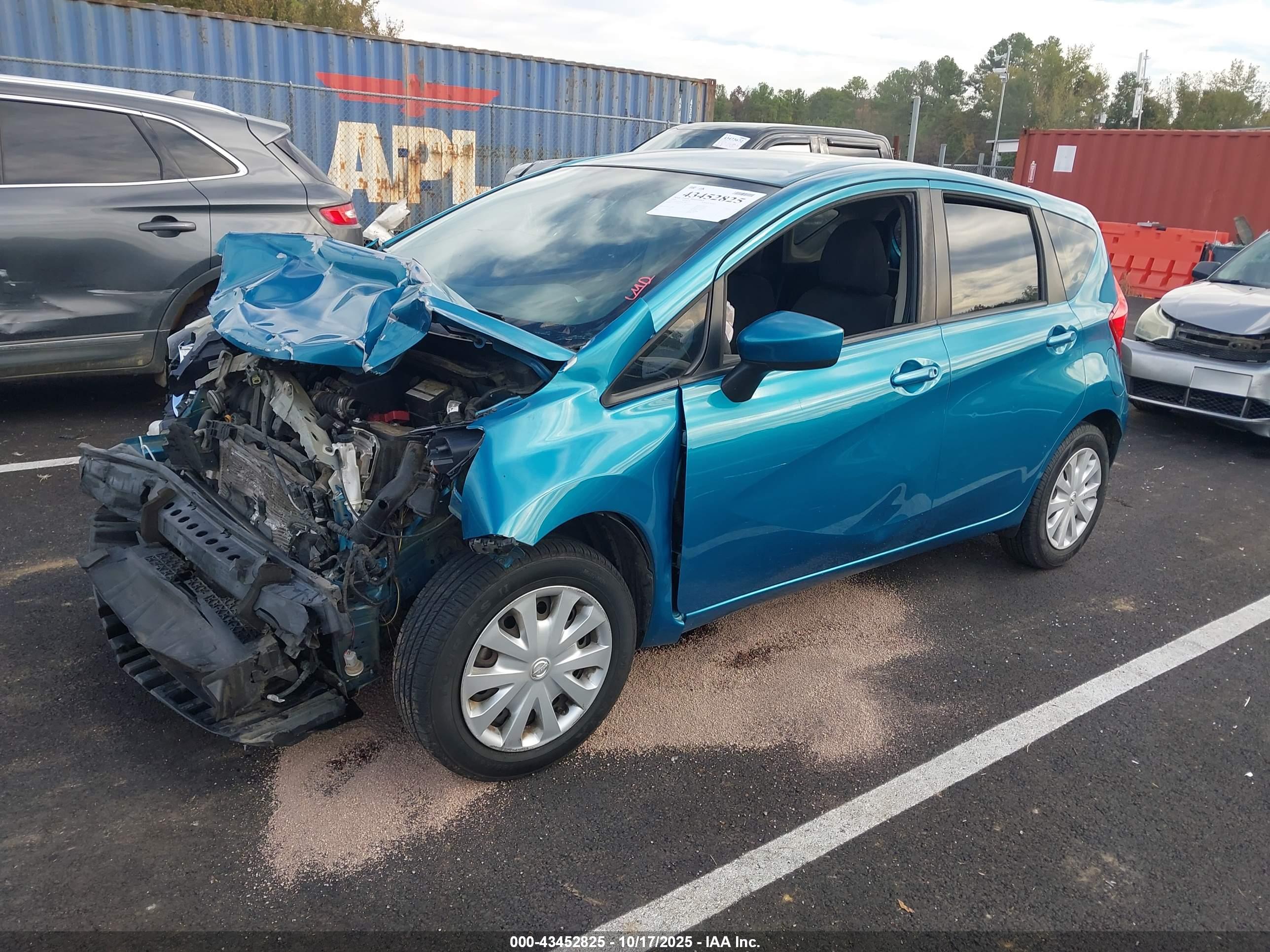 NISSAN VERSA image 2