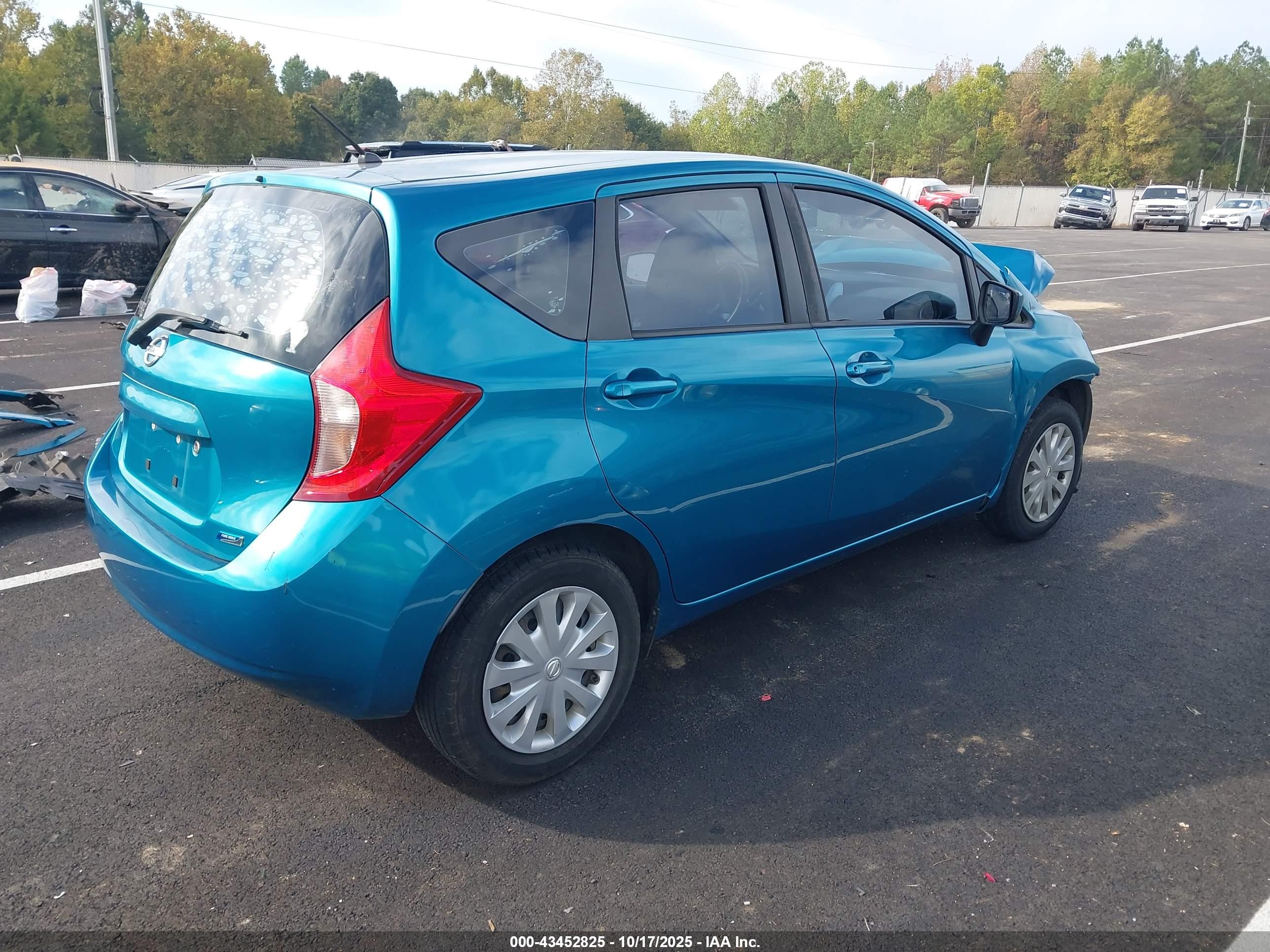 NISSAN VERSA image 4
