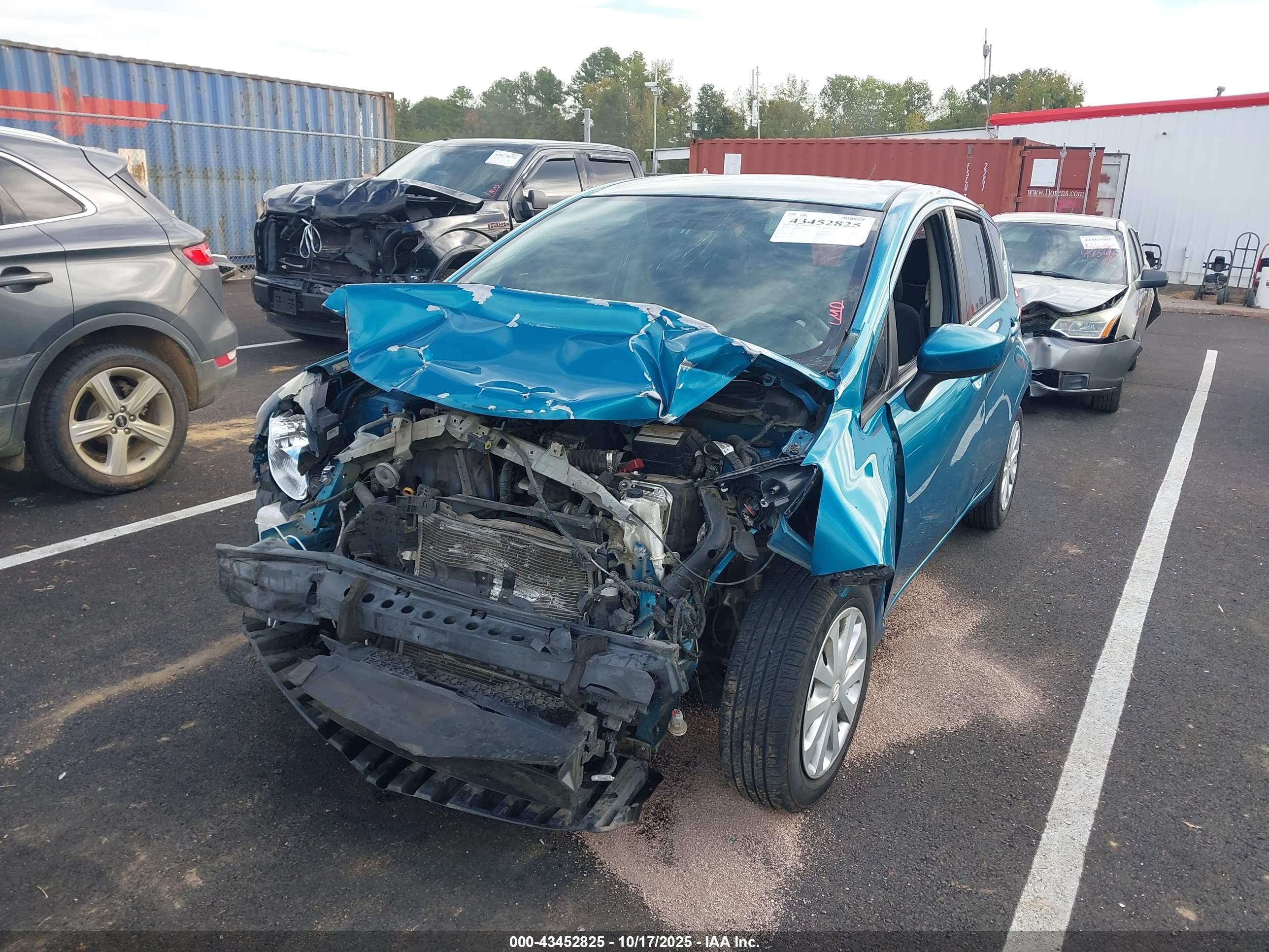 NISSAN VERSA image 6