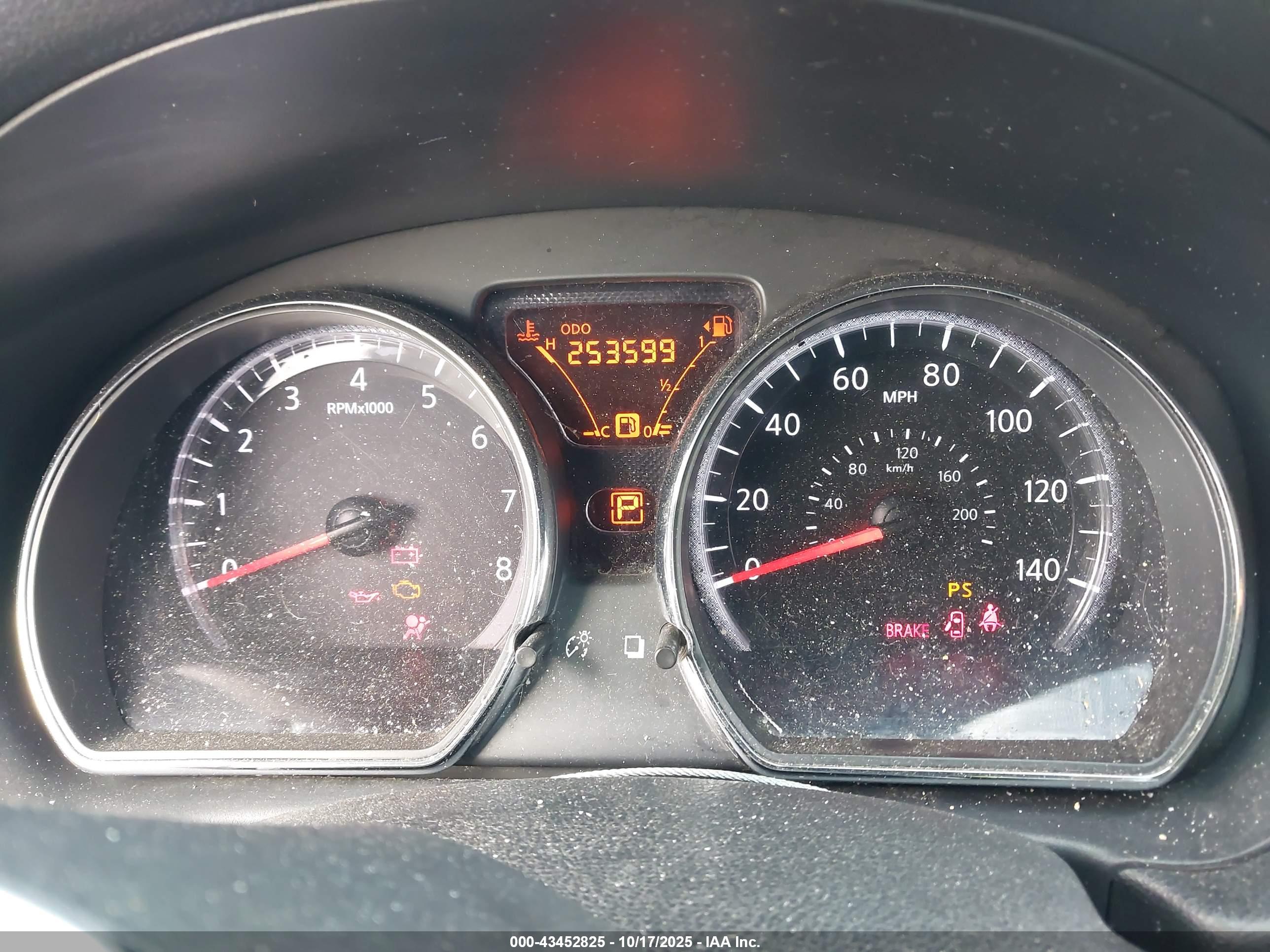 NISSAN VERSA image 7