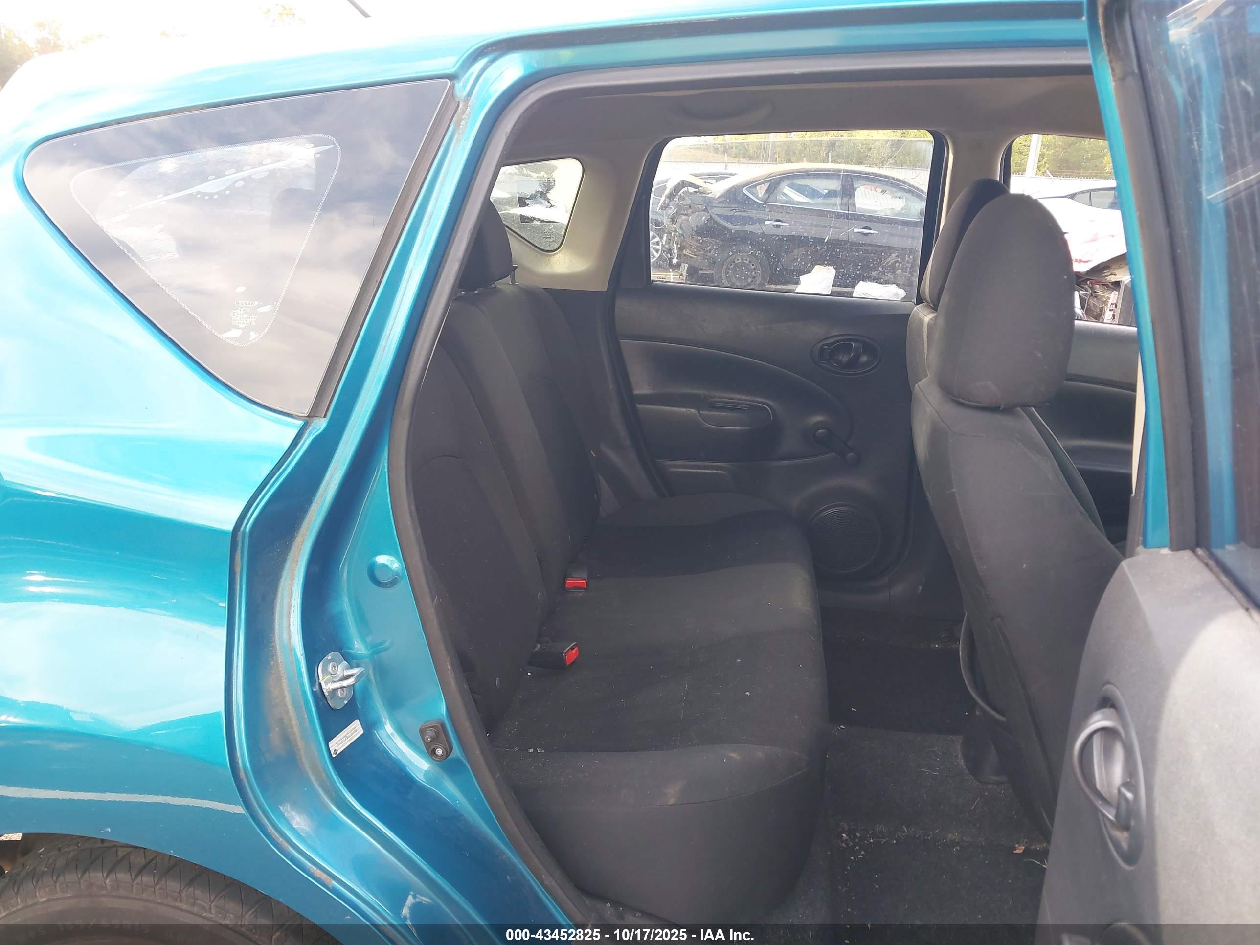 NISSAN VERSA image 8