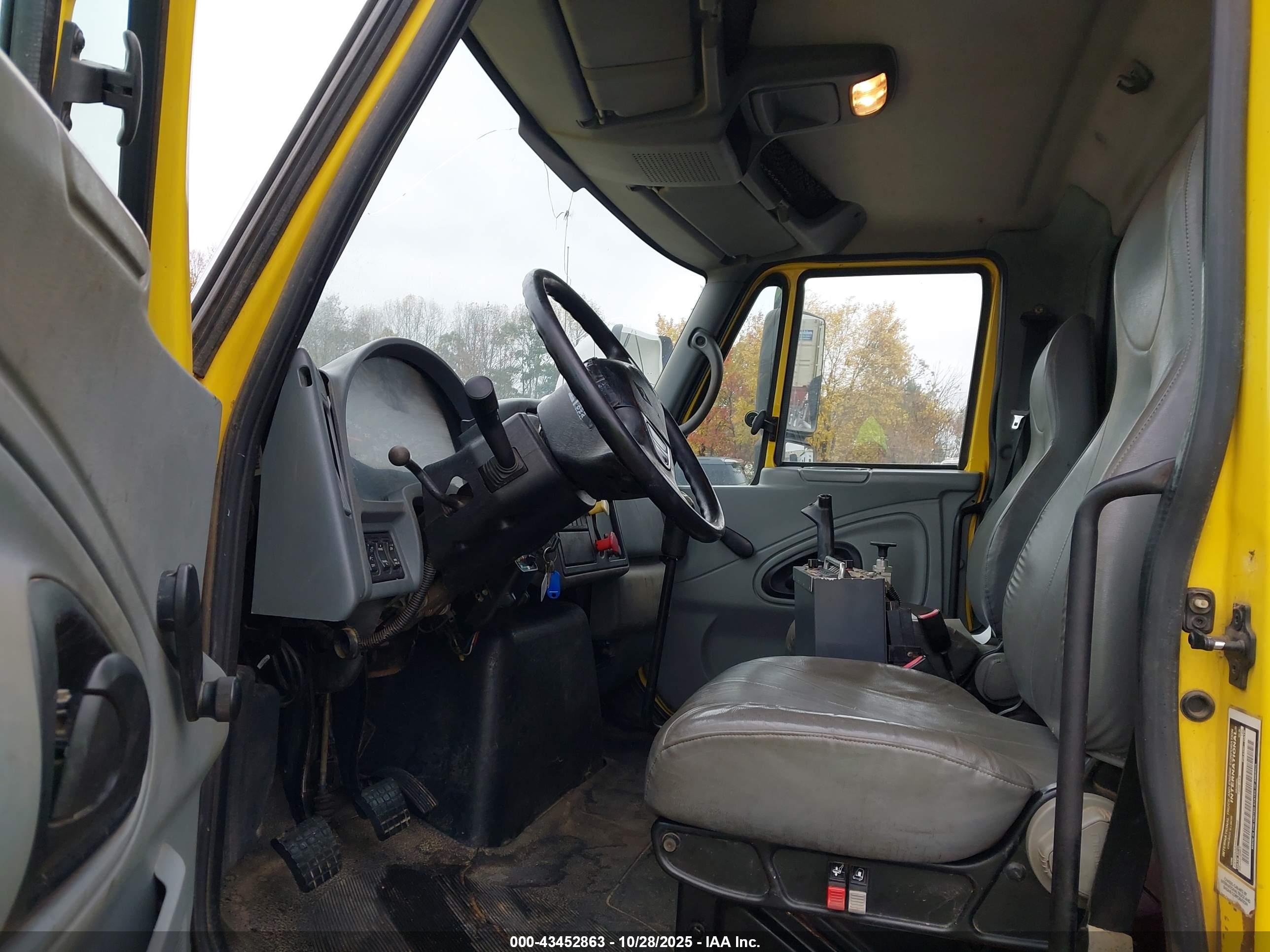 INTERNATIONAL 7000 image 7