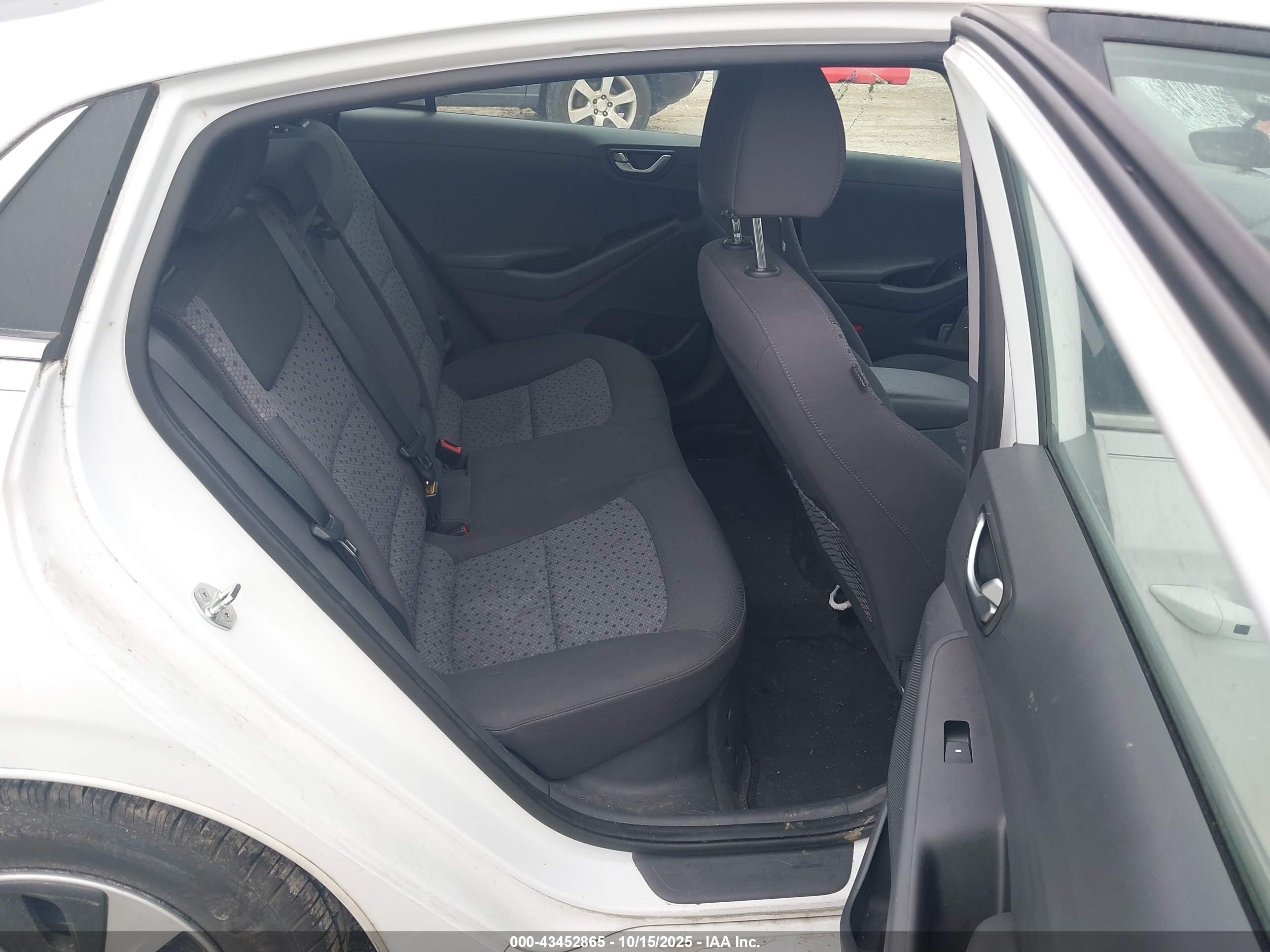 HYUNDAI IONIQ image 8