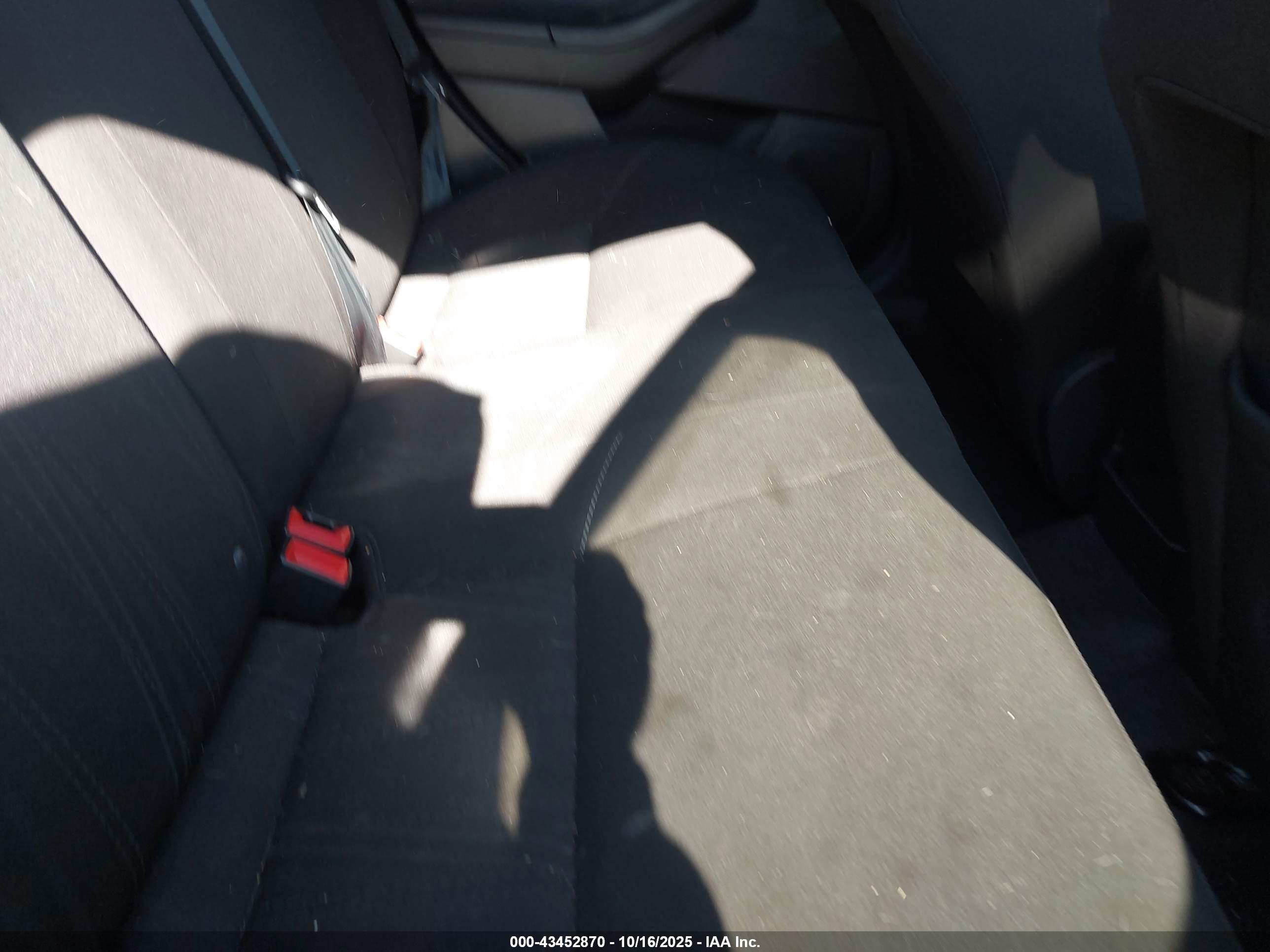 FORD FOCUS image 8
