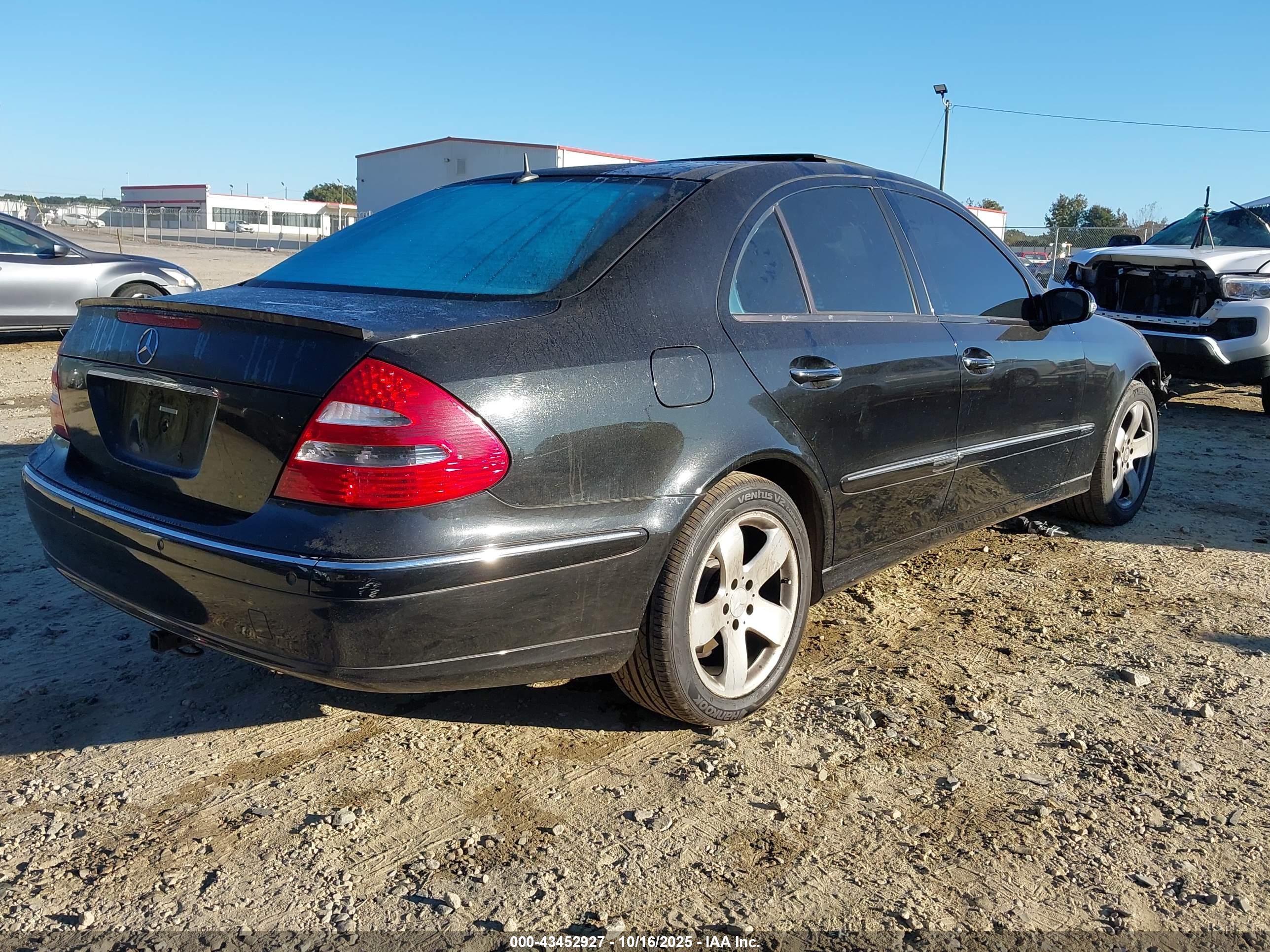 MERCEDES-BENZ E image 4
