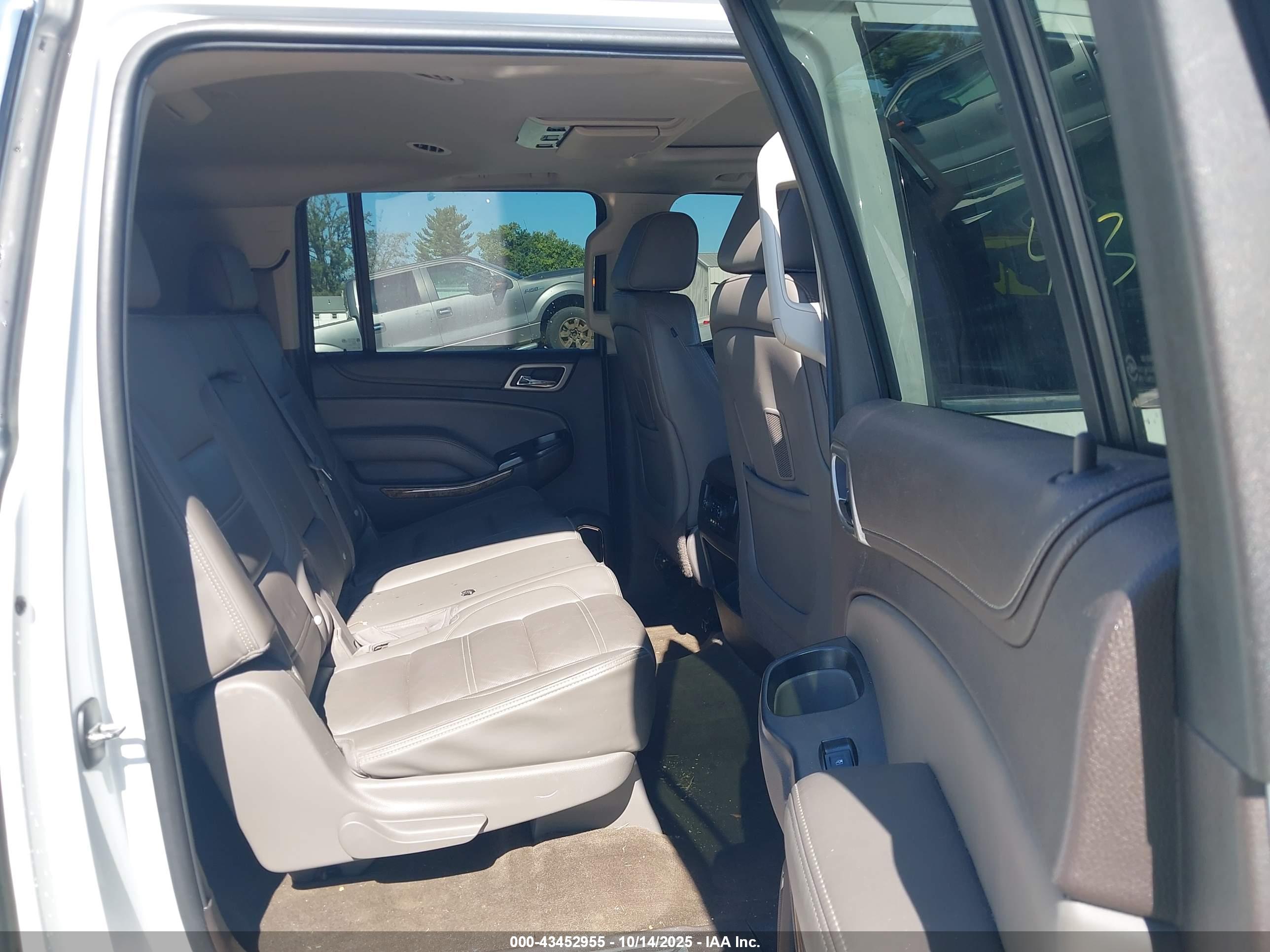 GMC YUKON image 8