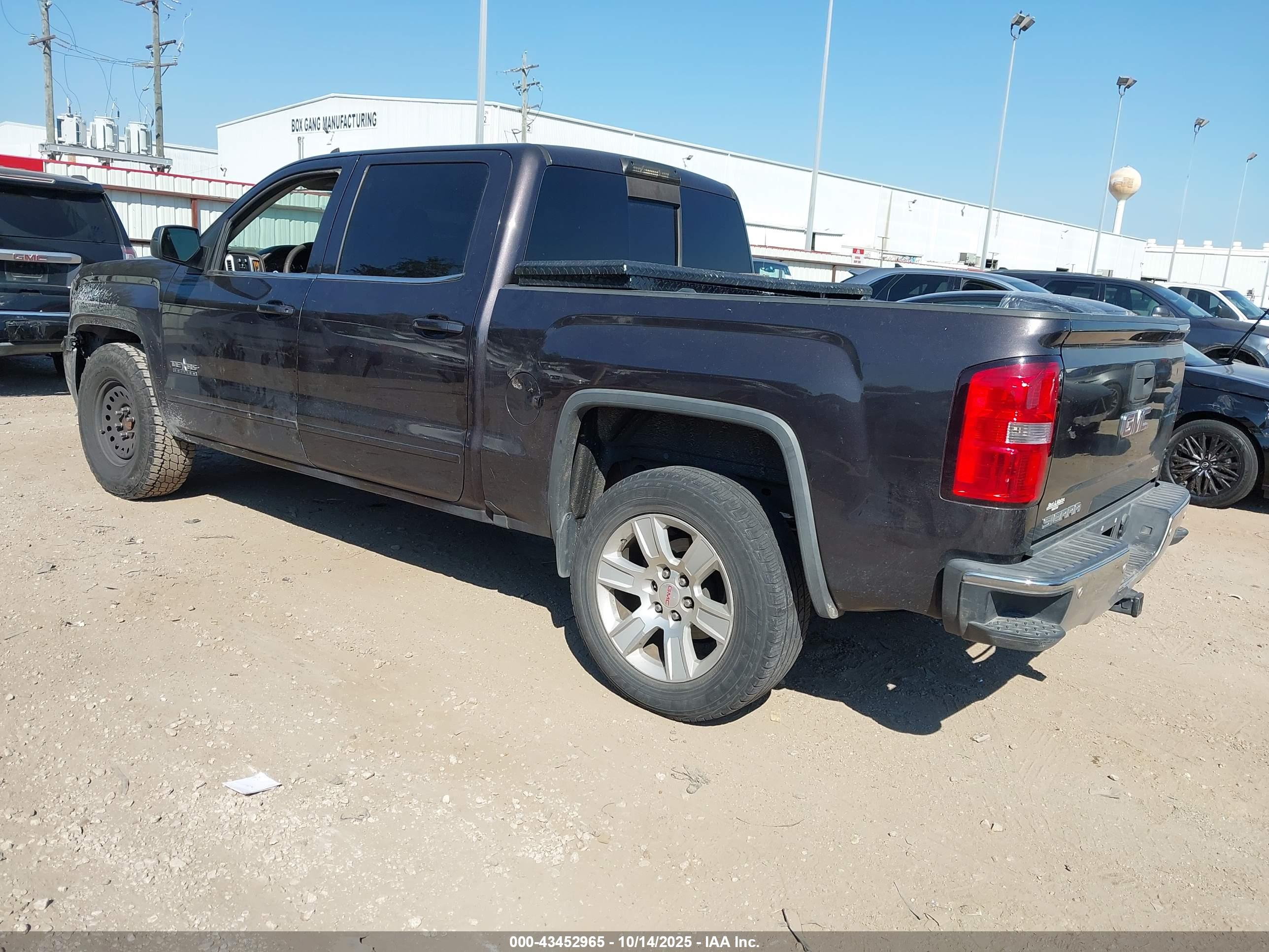 GMC SIERRA image 3
