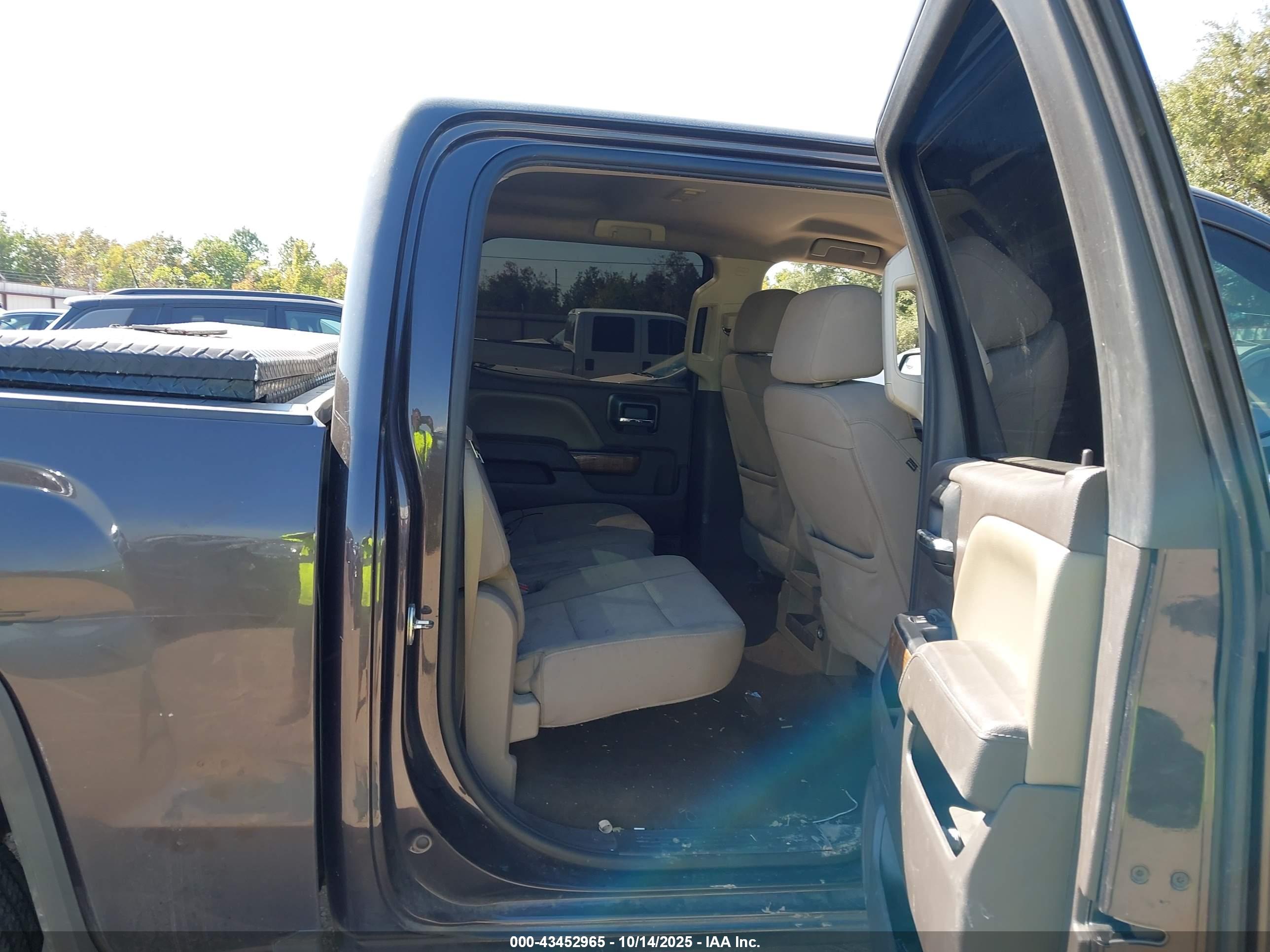 GMC SIERRA image 8