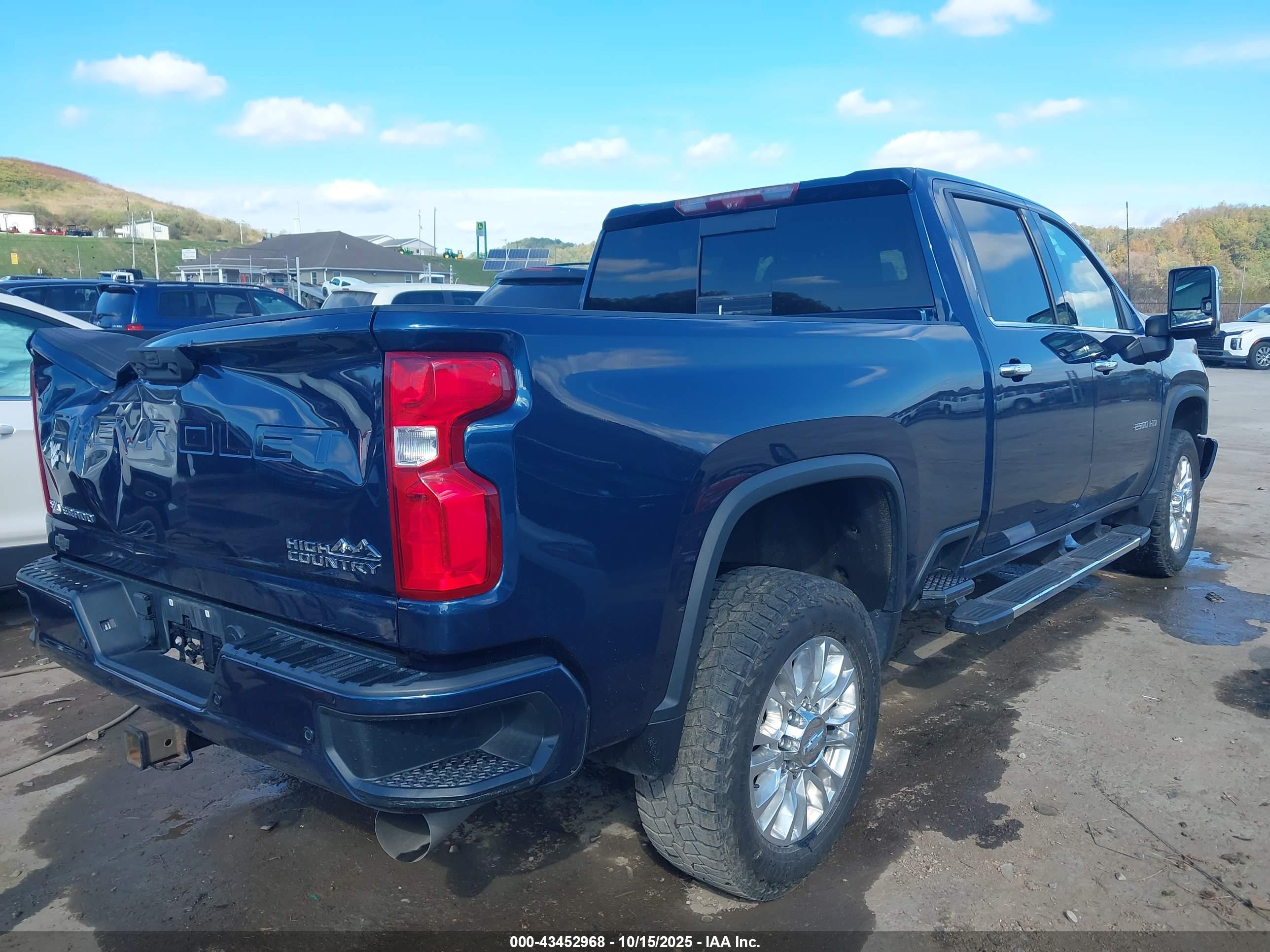 CHEVROLET SILVERADO image 4