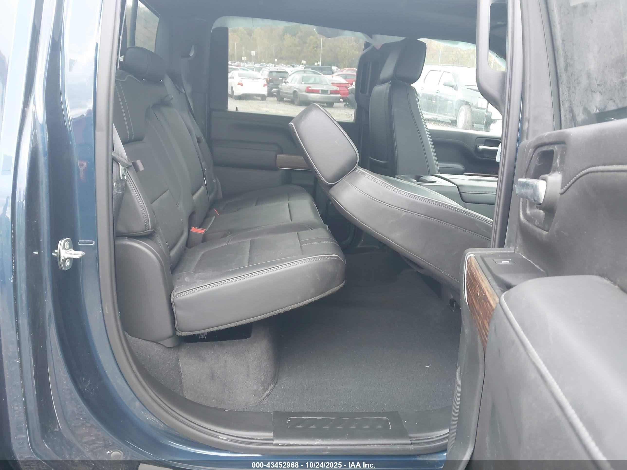 CHEVROLET SILVERADO image 8