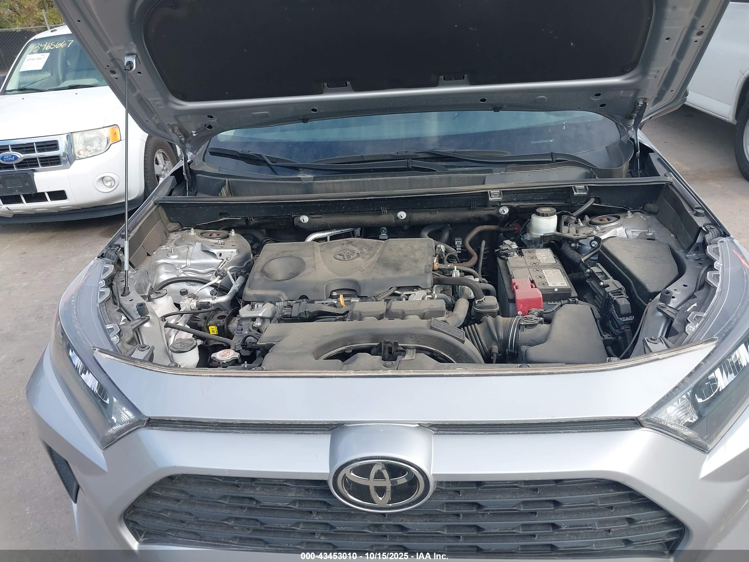 TOYOTA RAV4 image 10
