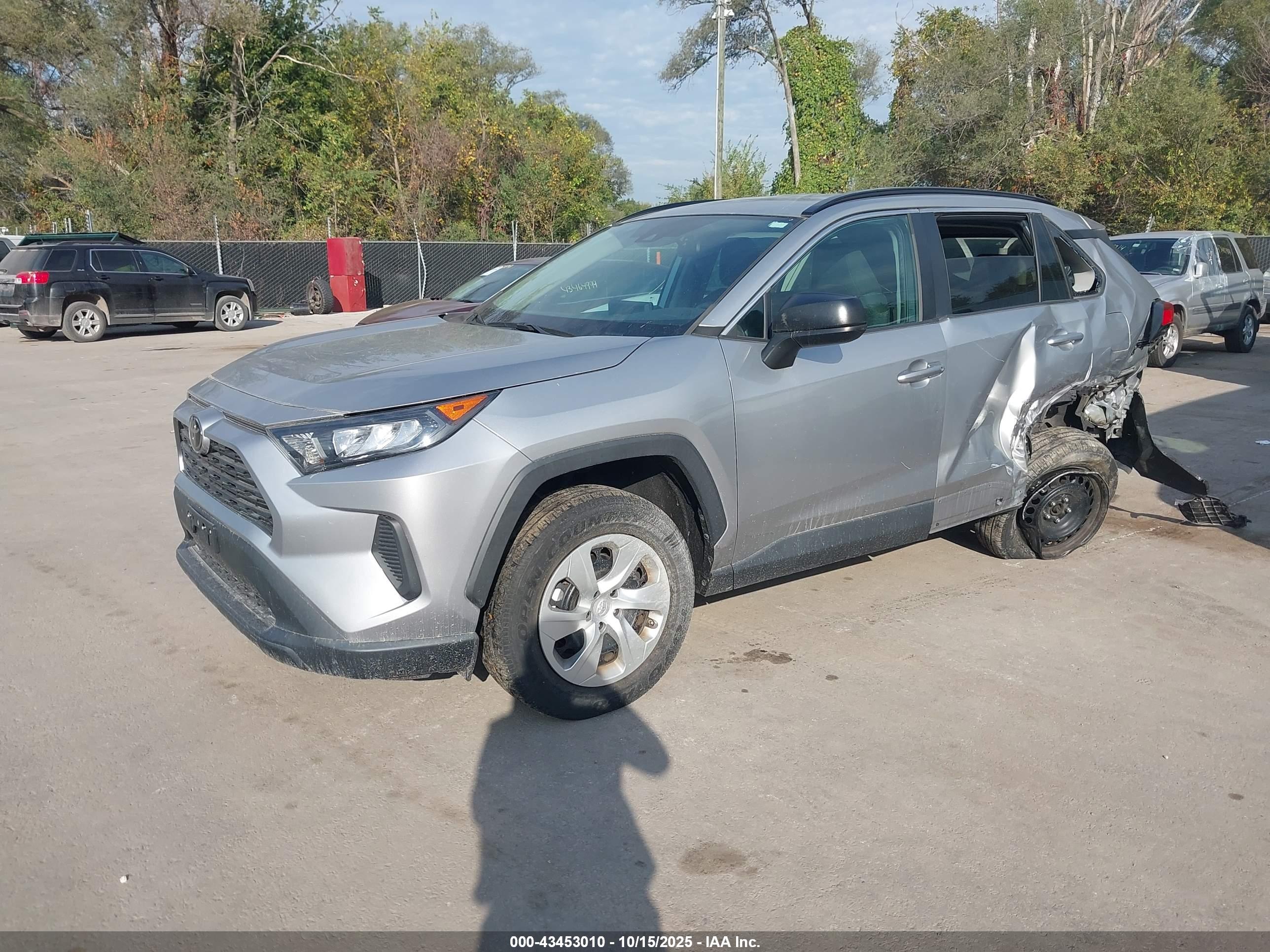 TOYOTA RAV4 image 2
