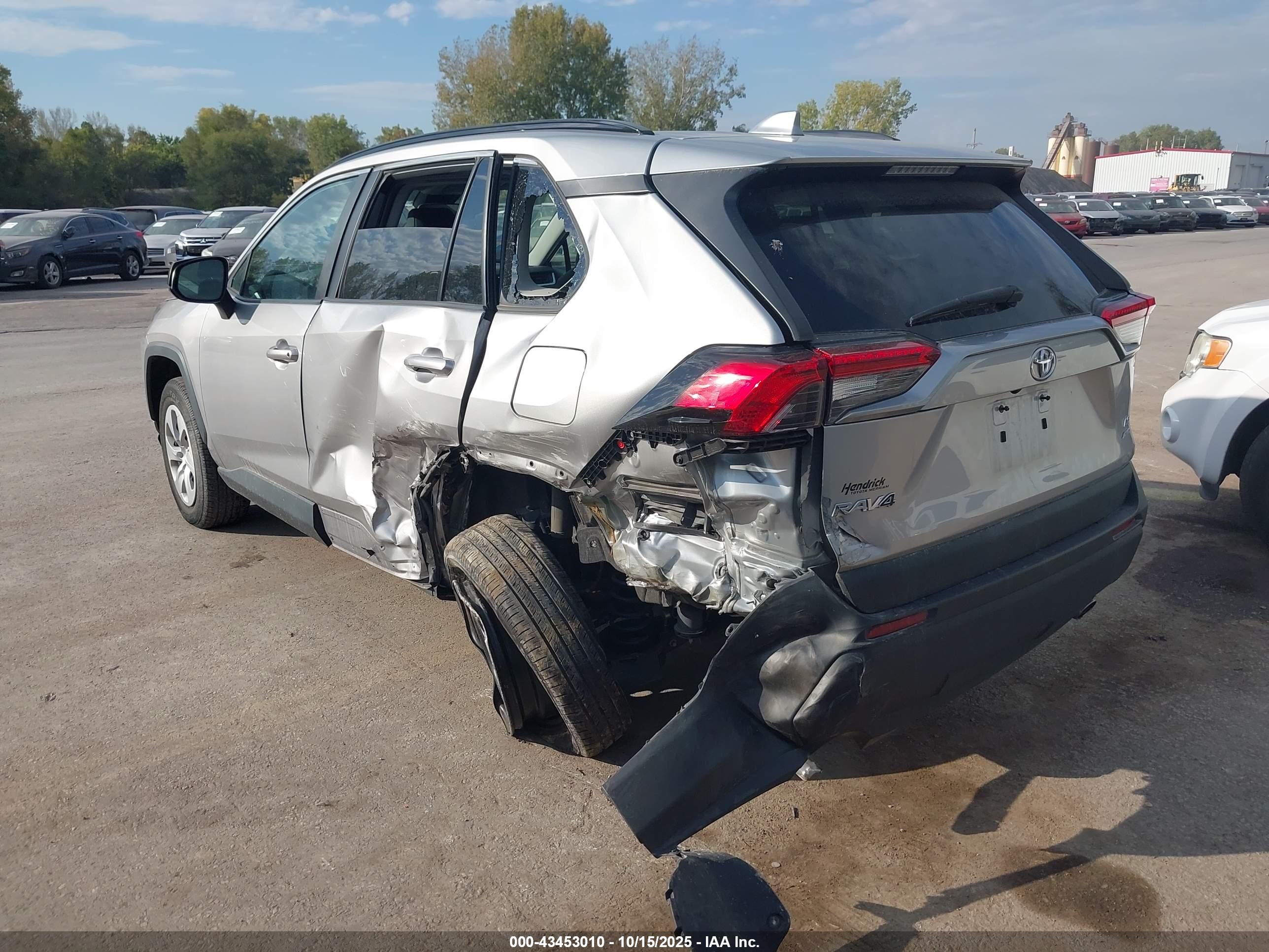 TOYOTA RAV4 image 3