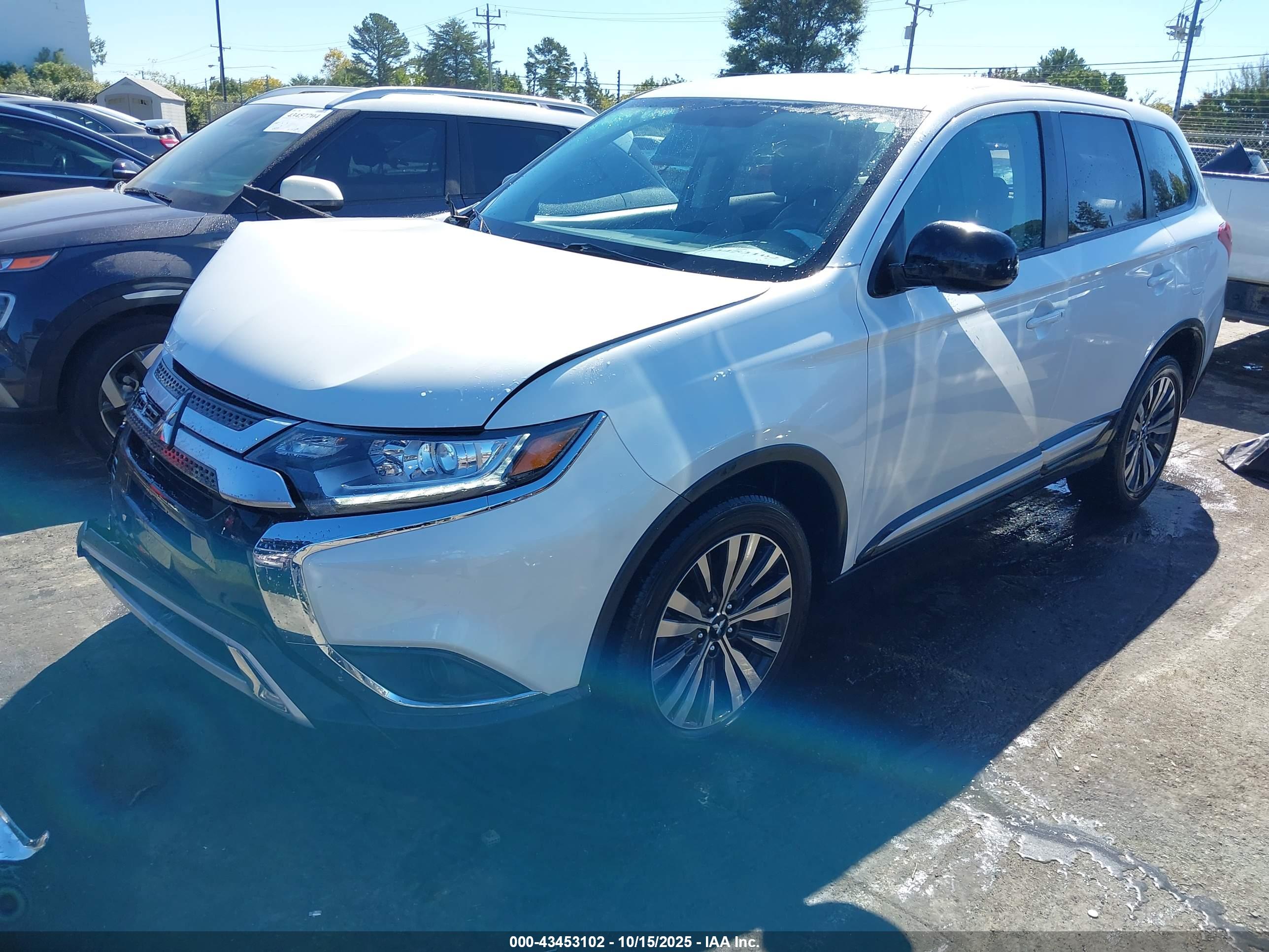 MITSUBISHI OUTLANDER image 2