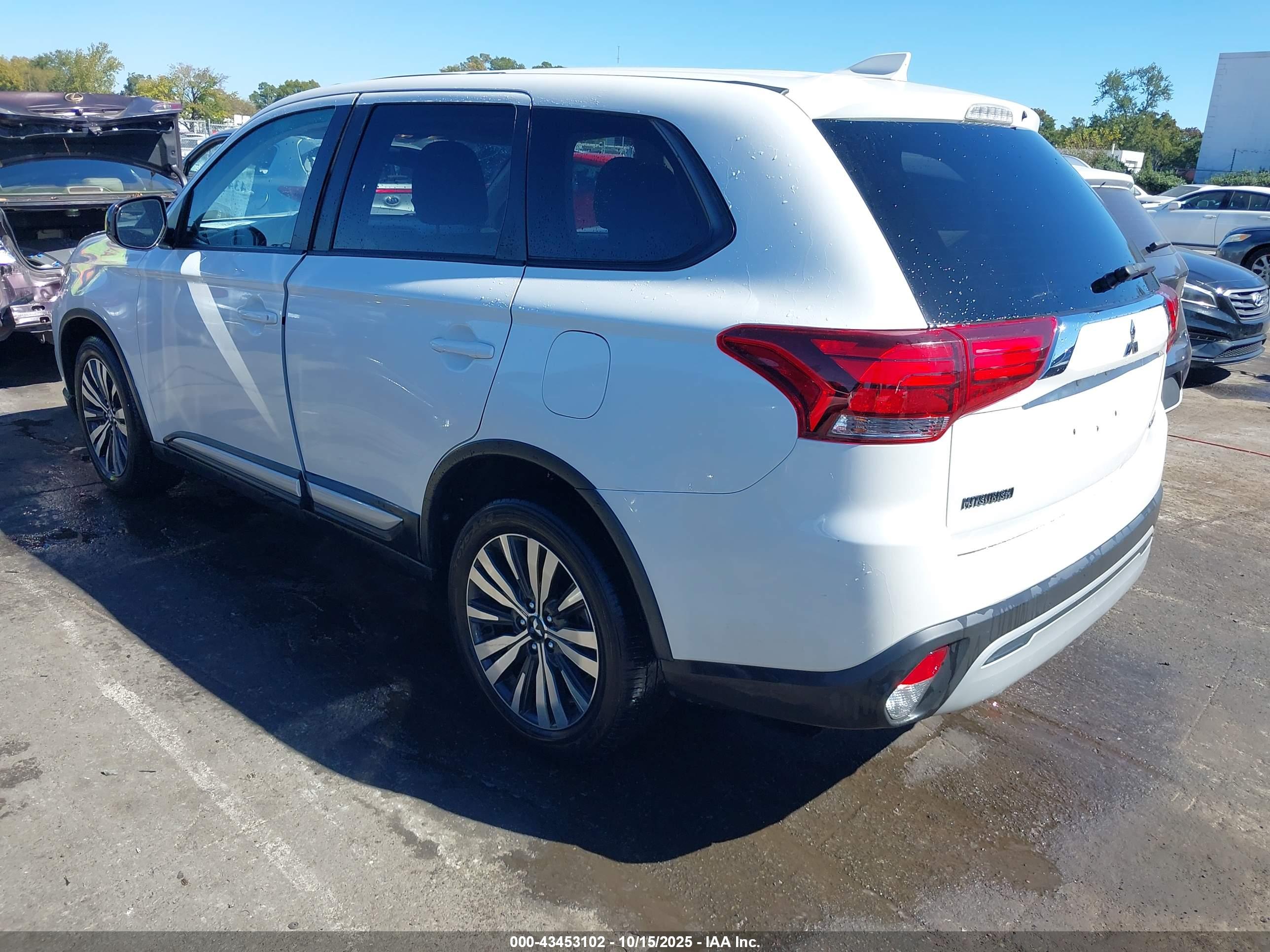 MITSUBISHI OUTLANDER image 3
