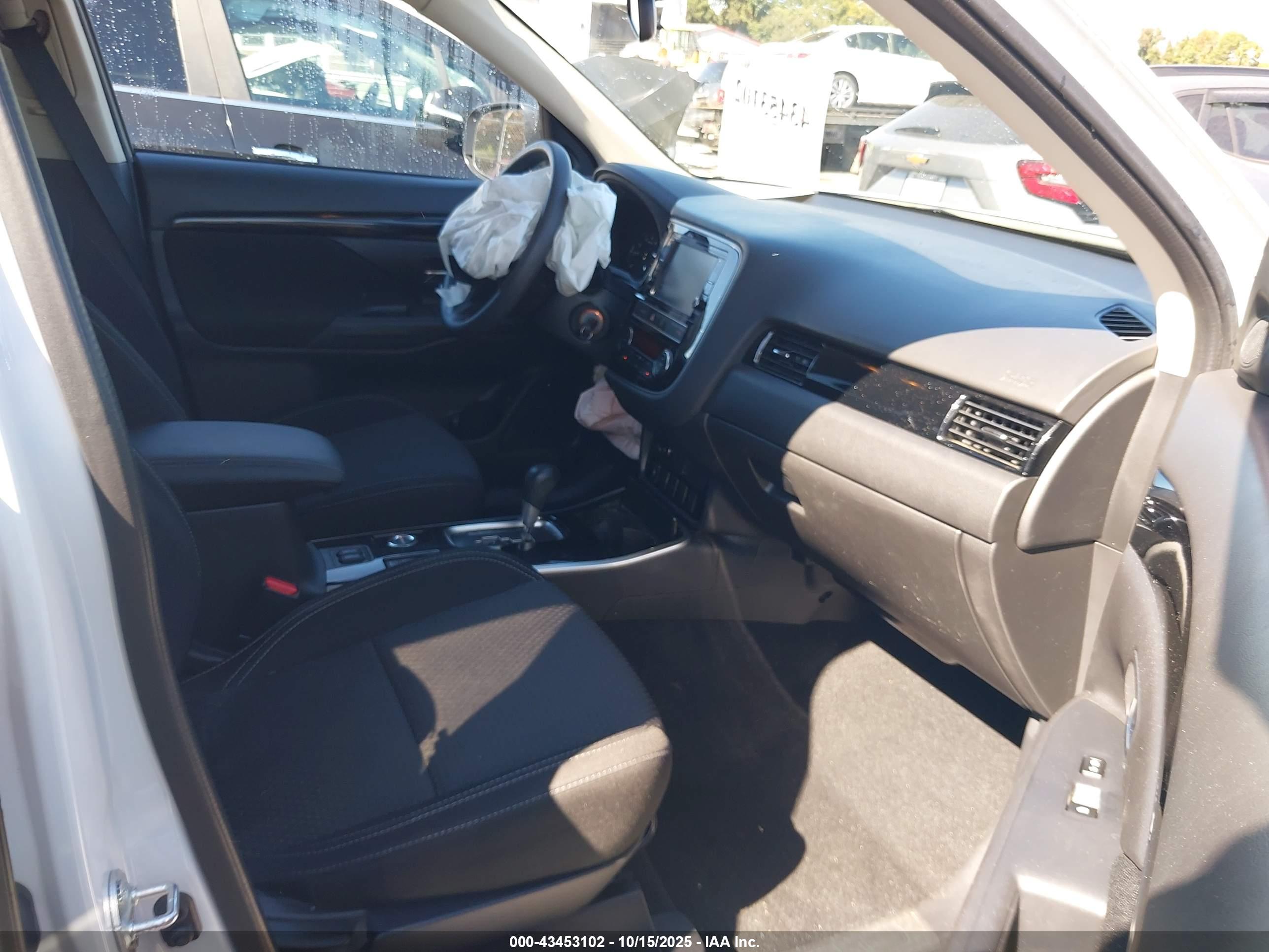 MITSUBISHI OUTLANDER image 5
